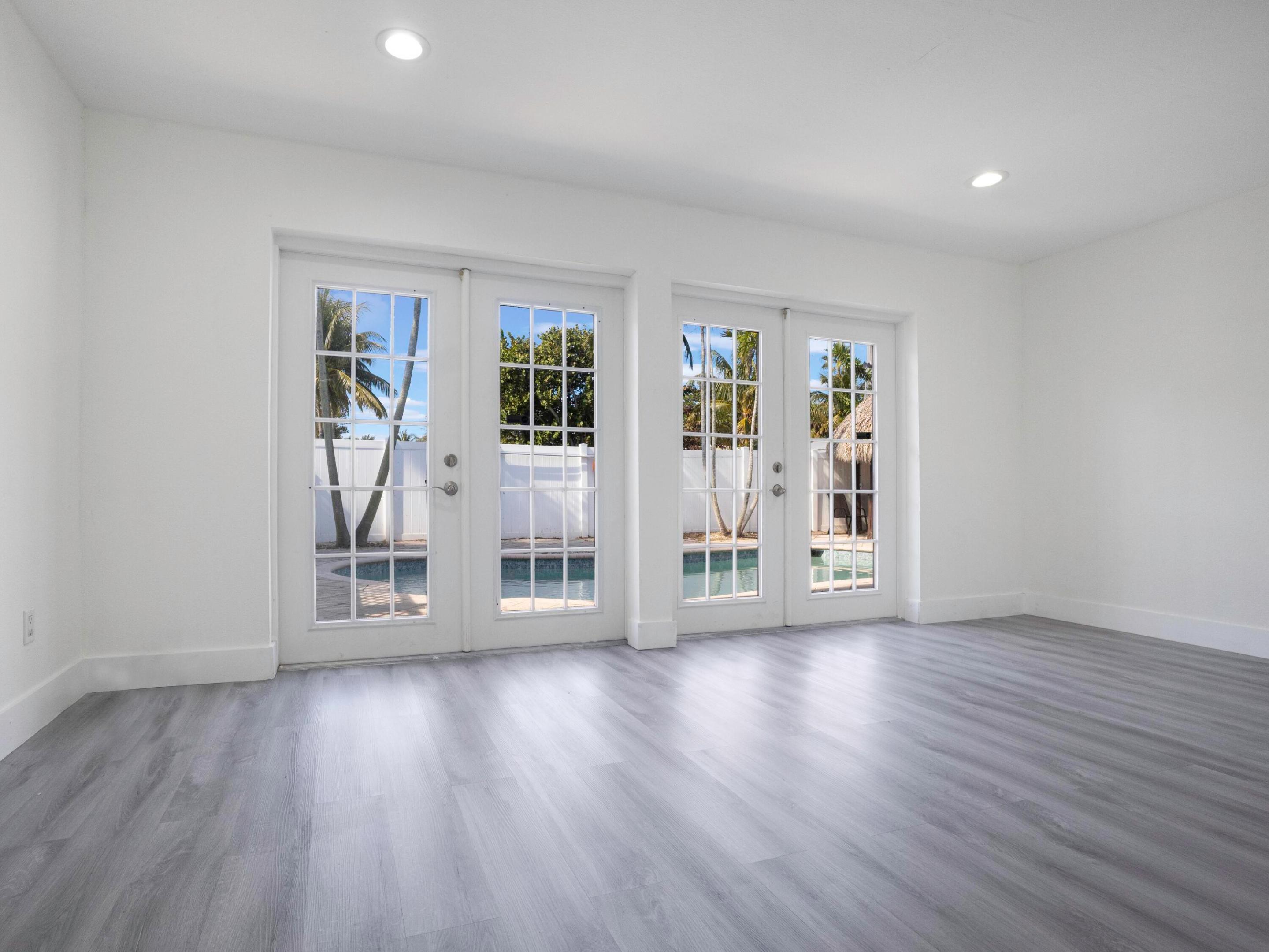 231 N Seacrest Circle