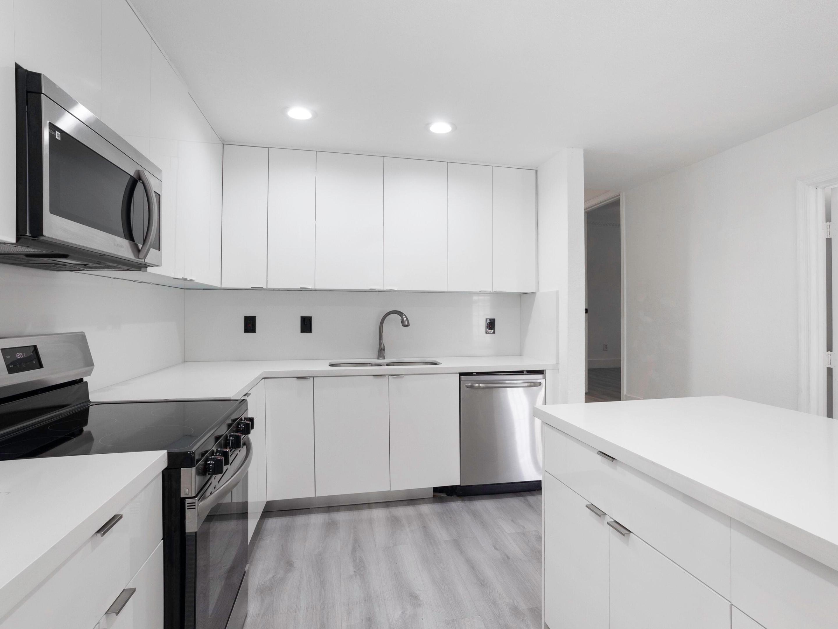 231 N Seacrest Circle