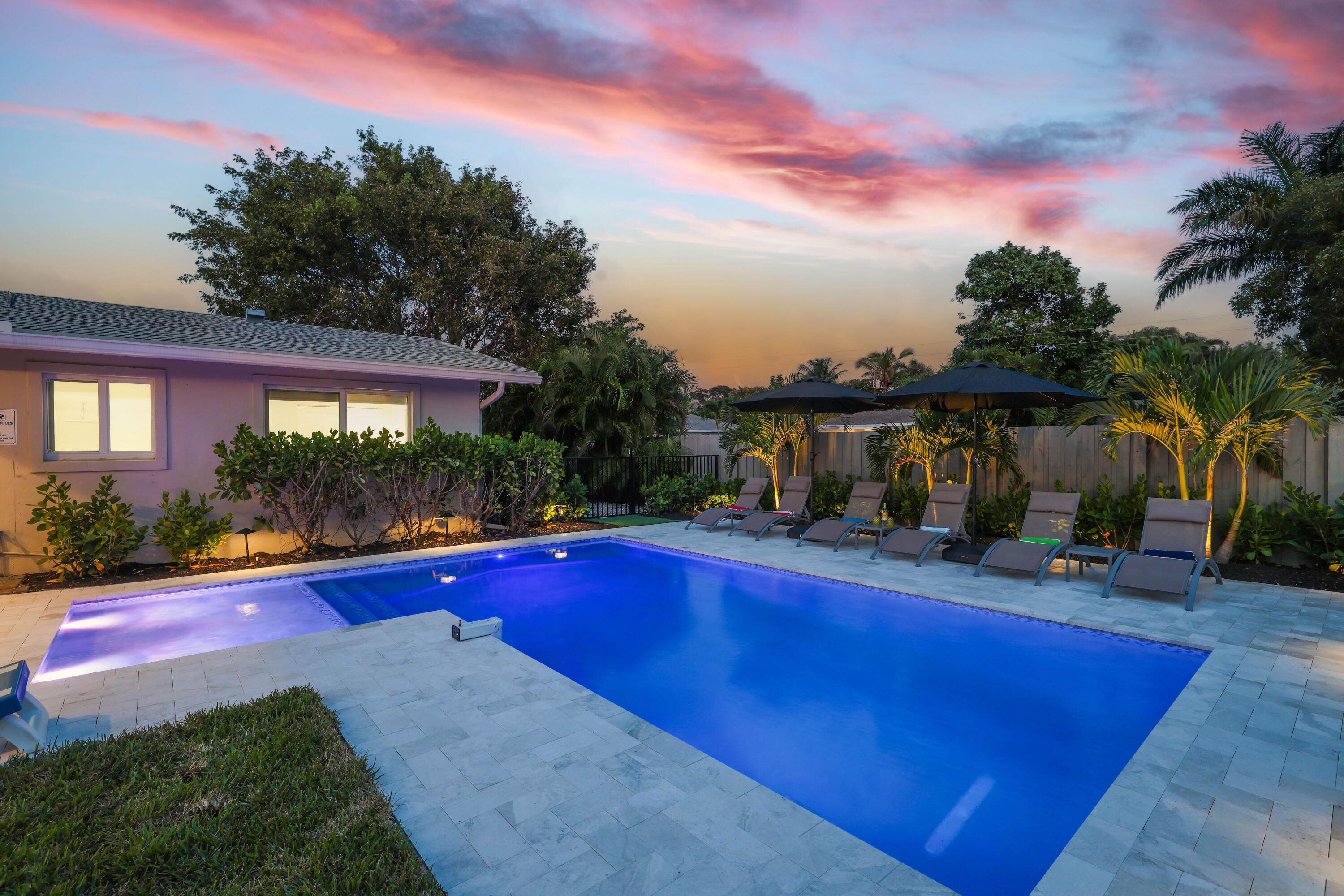 702 SW 27th Terrace