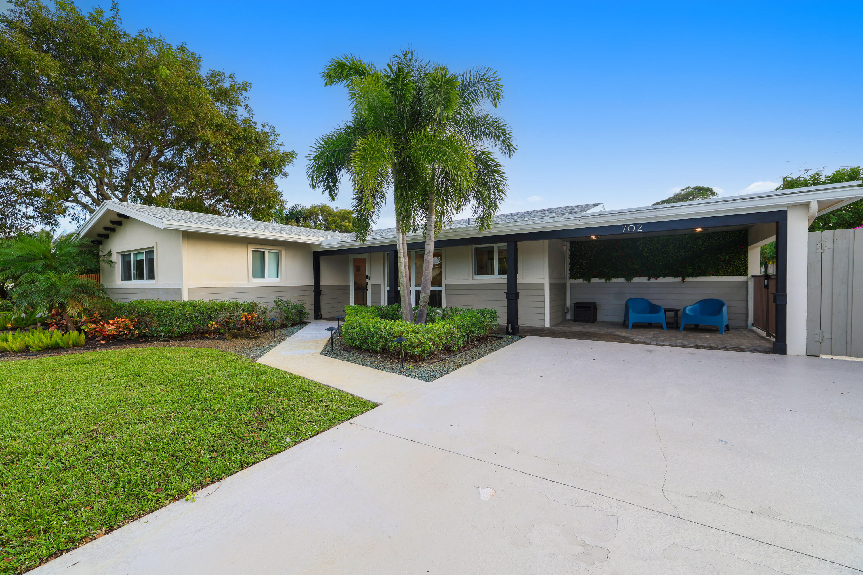 702 SW 27th Terrace