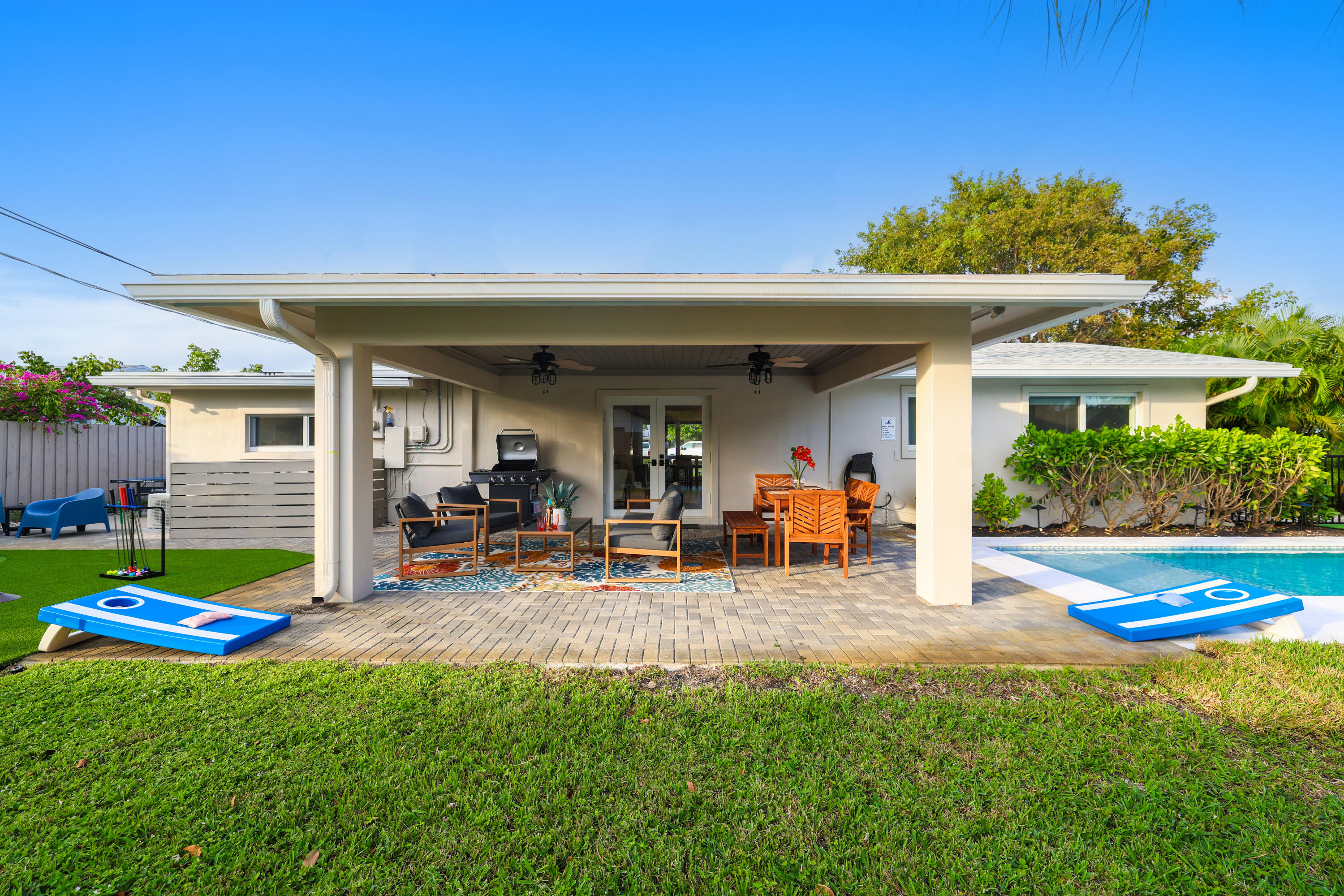 702 SW 27th Terrace