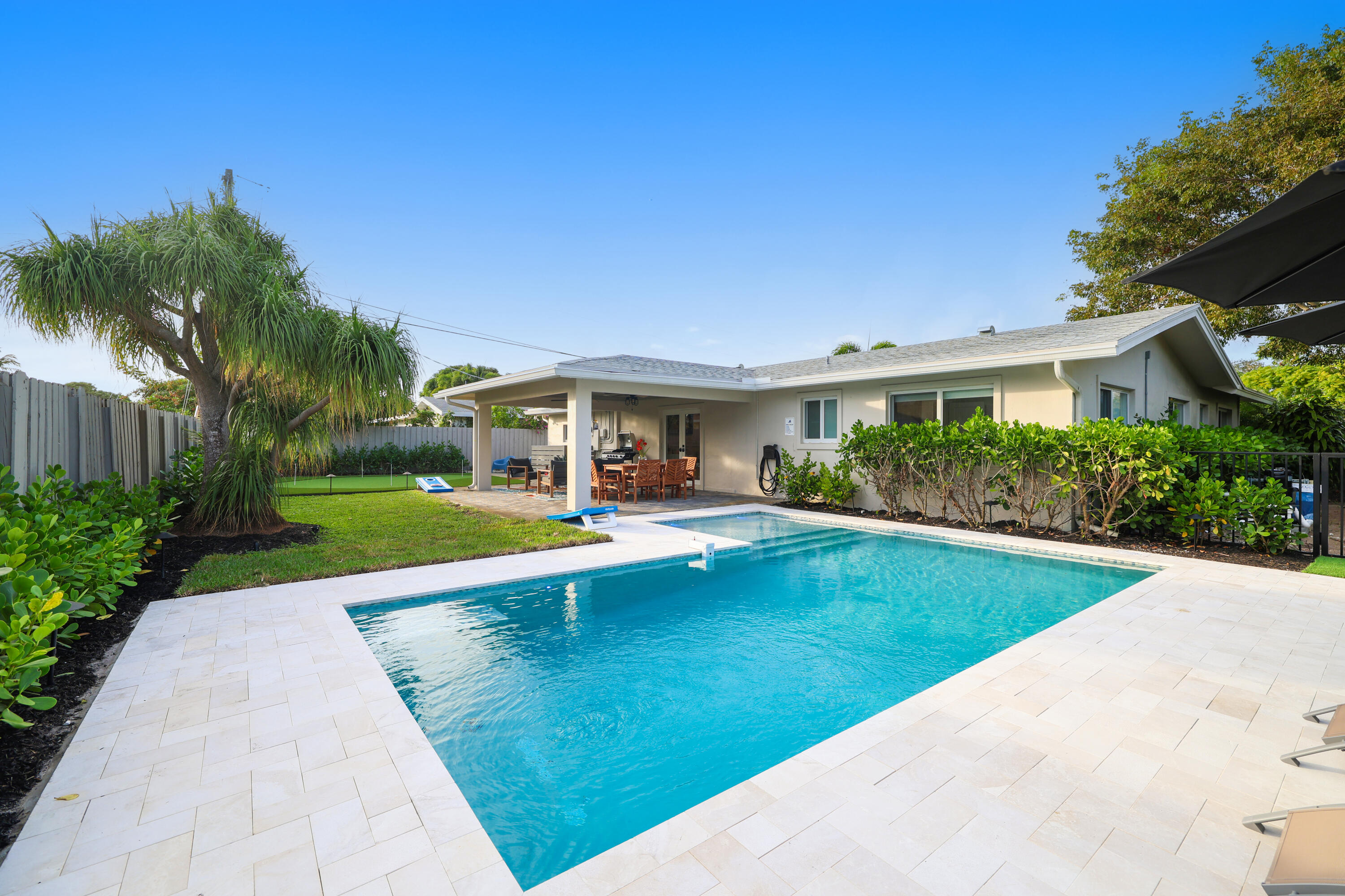 702 SW 27th Terrace