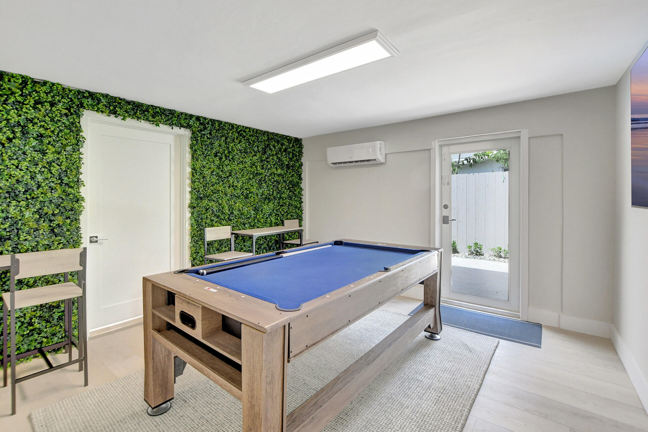 702 SW 27th Terrace