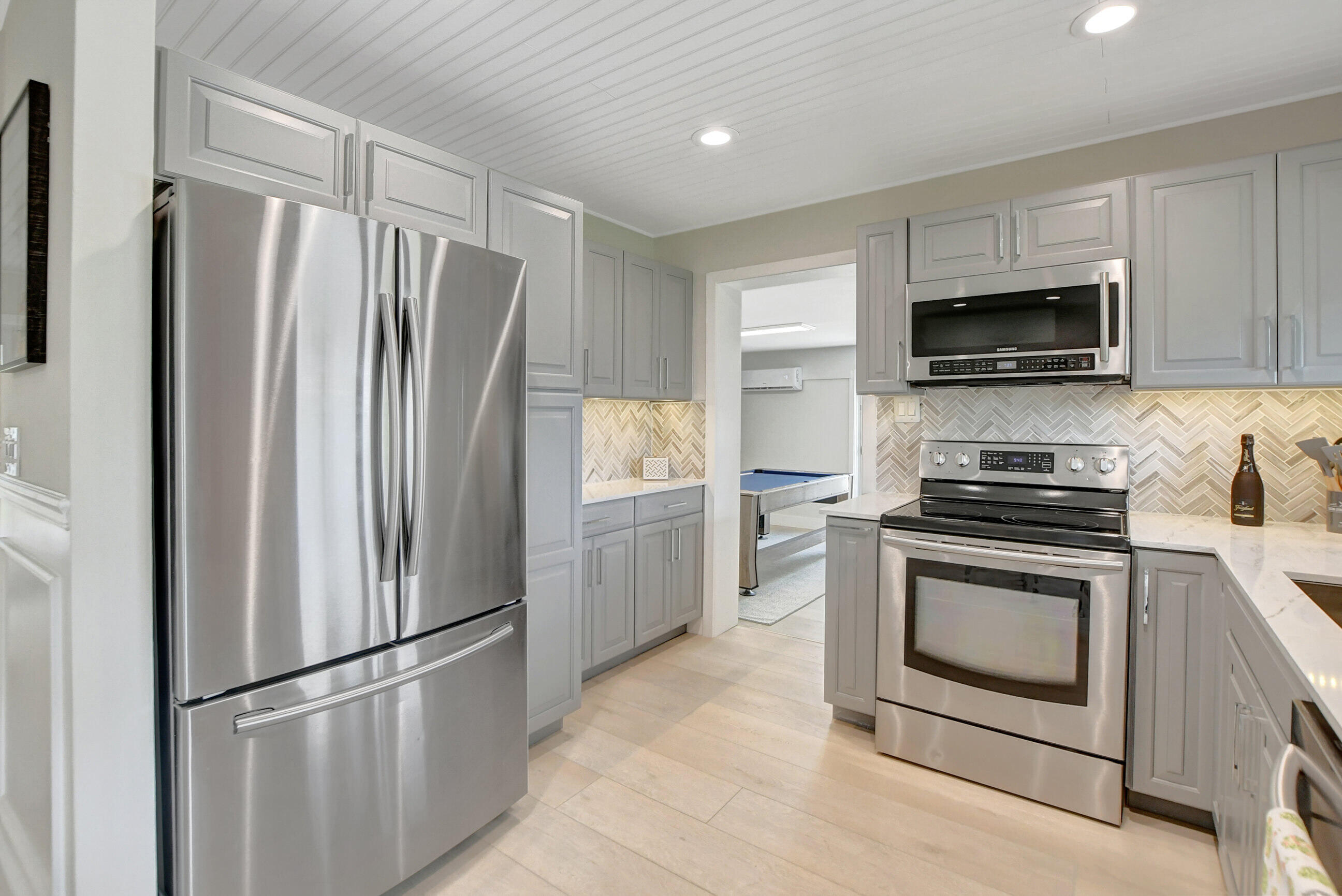 702 SW 27th Terrace
