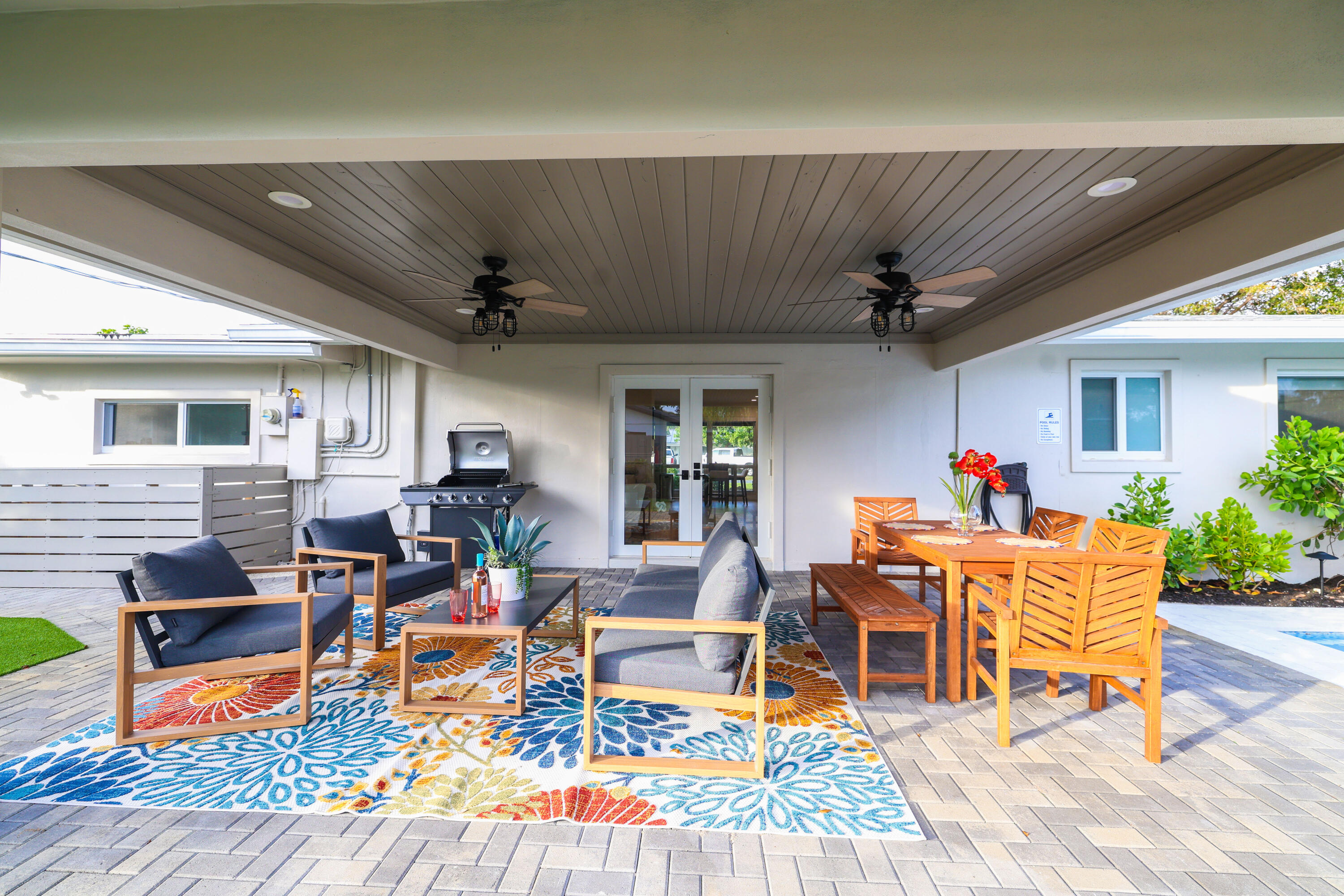 702 SW 27th Terrace