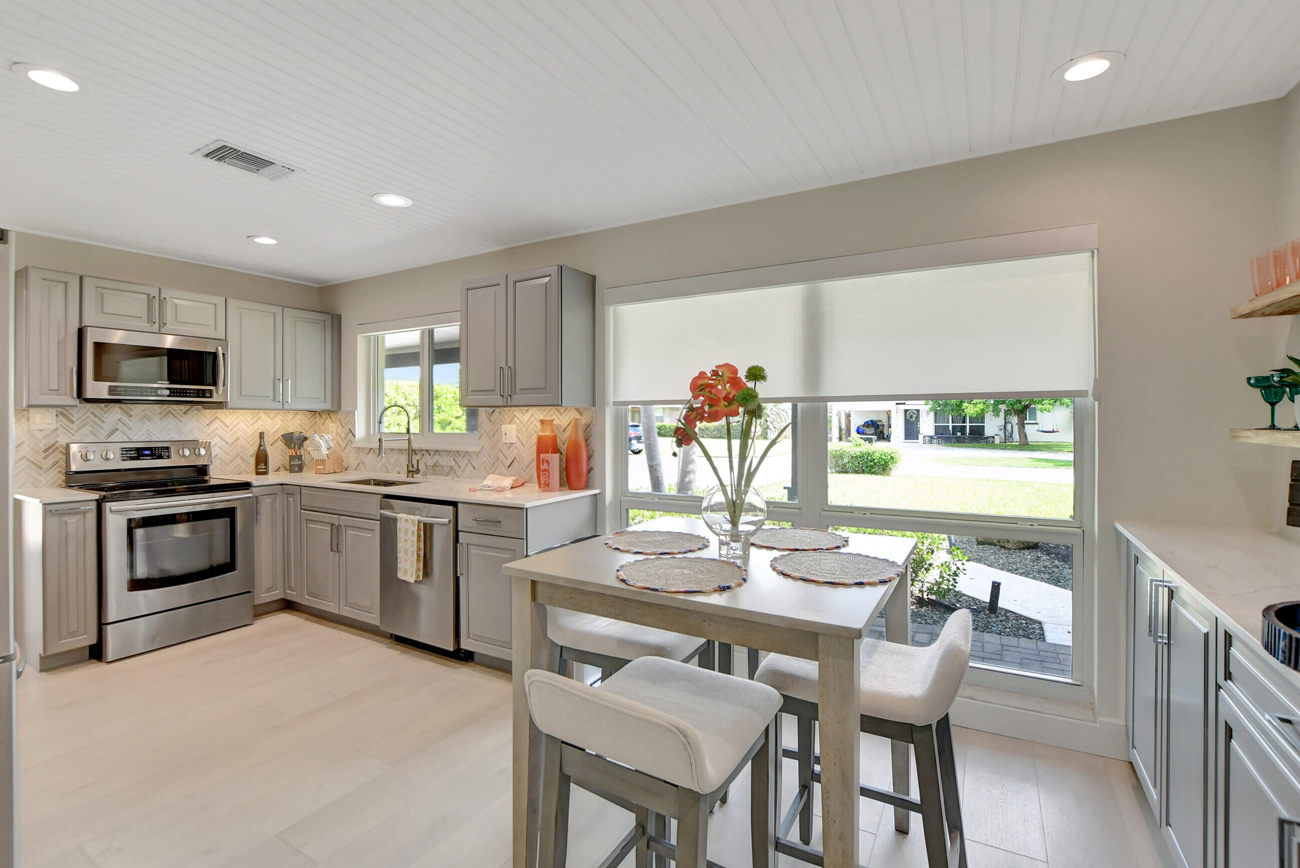 702 SW 27th Terrace