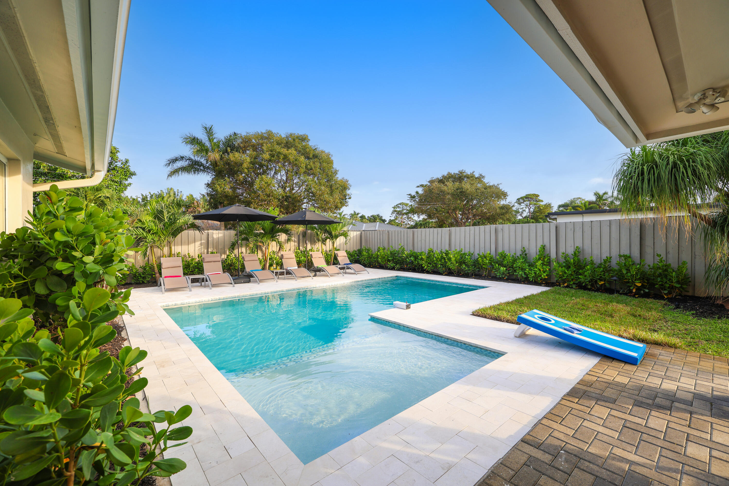 702 SW 27th Terrace