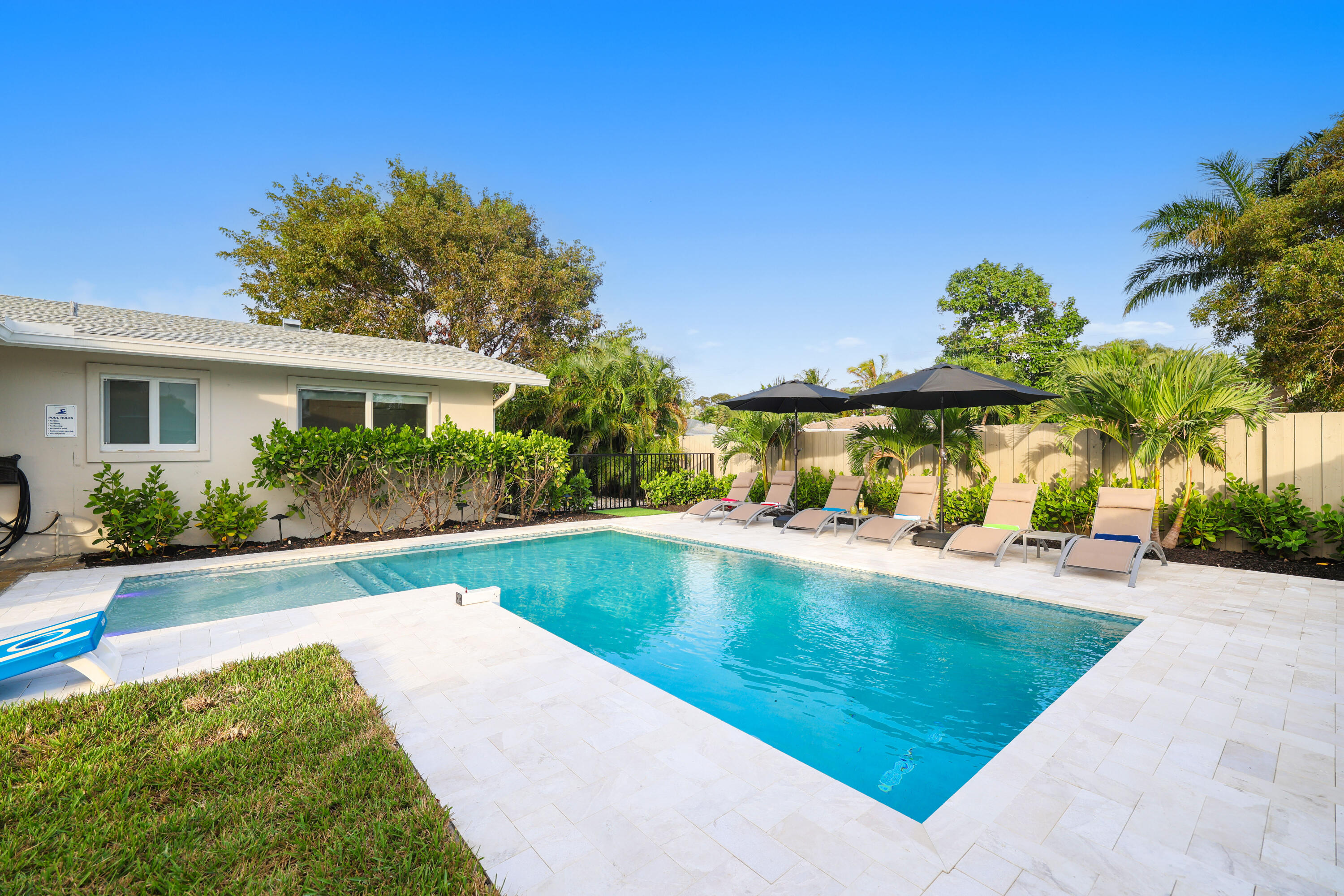 702 SW 27th Terrace