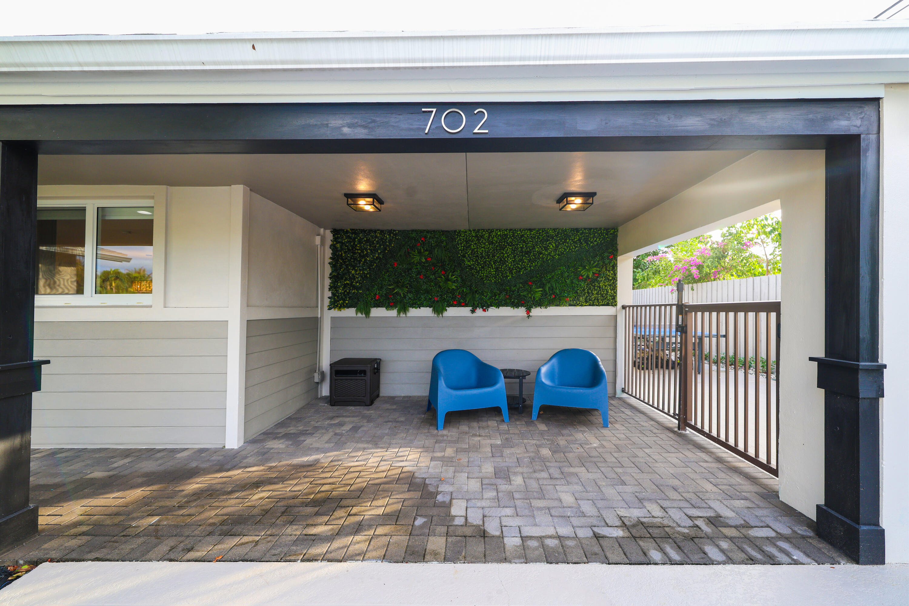 702 SW 27th Terrace