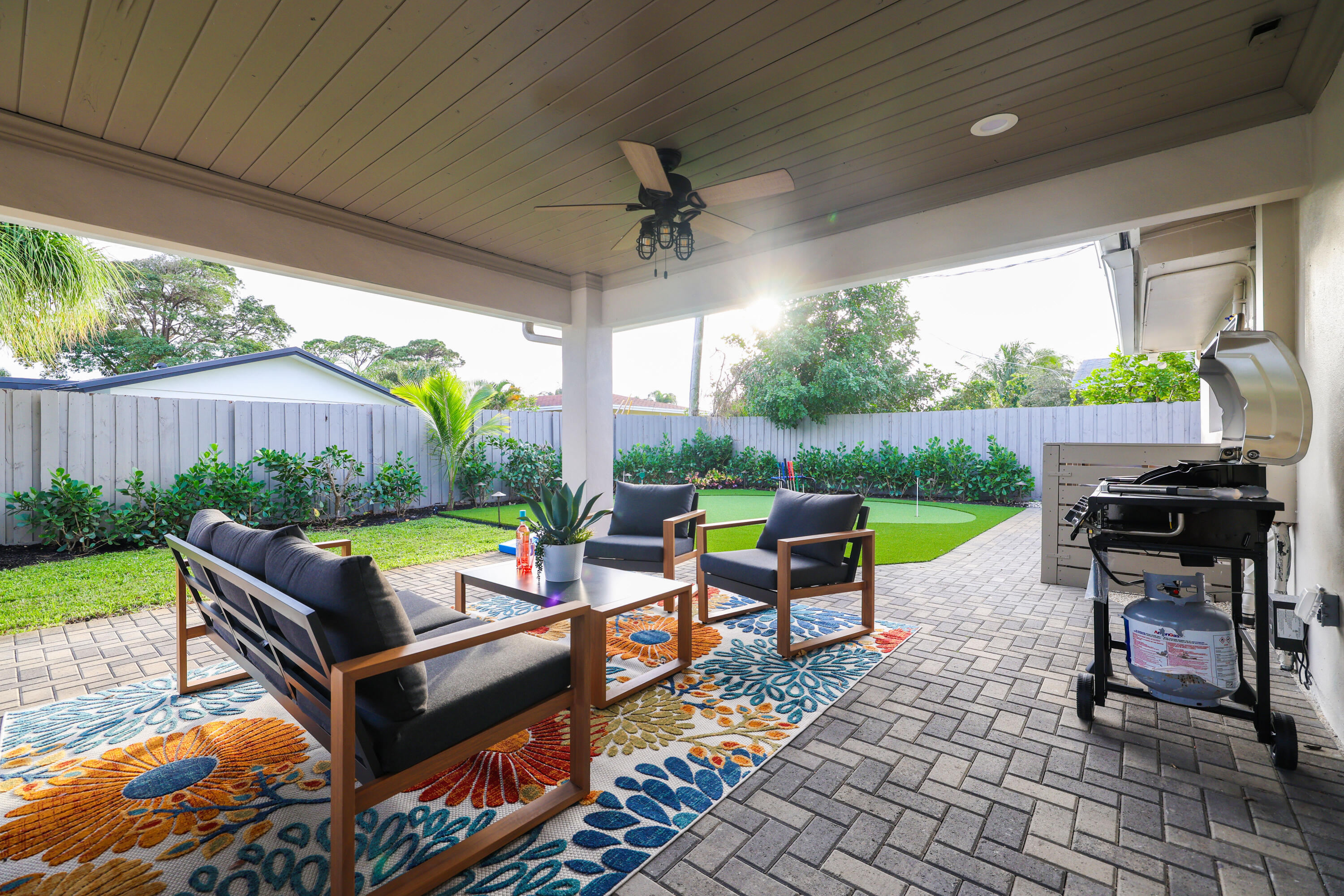 702 SW 27th Terrace