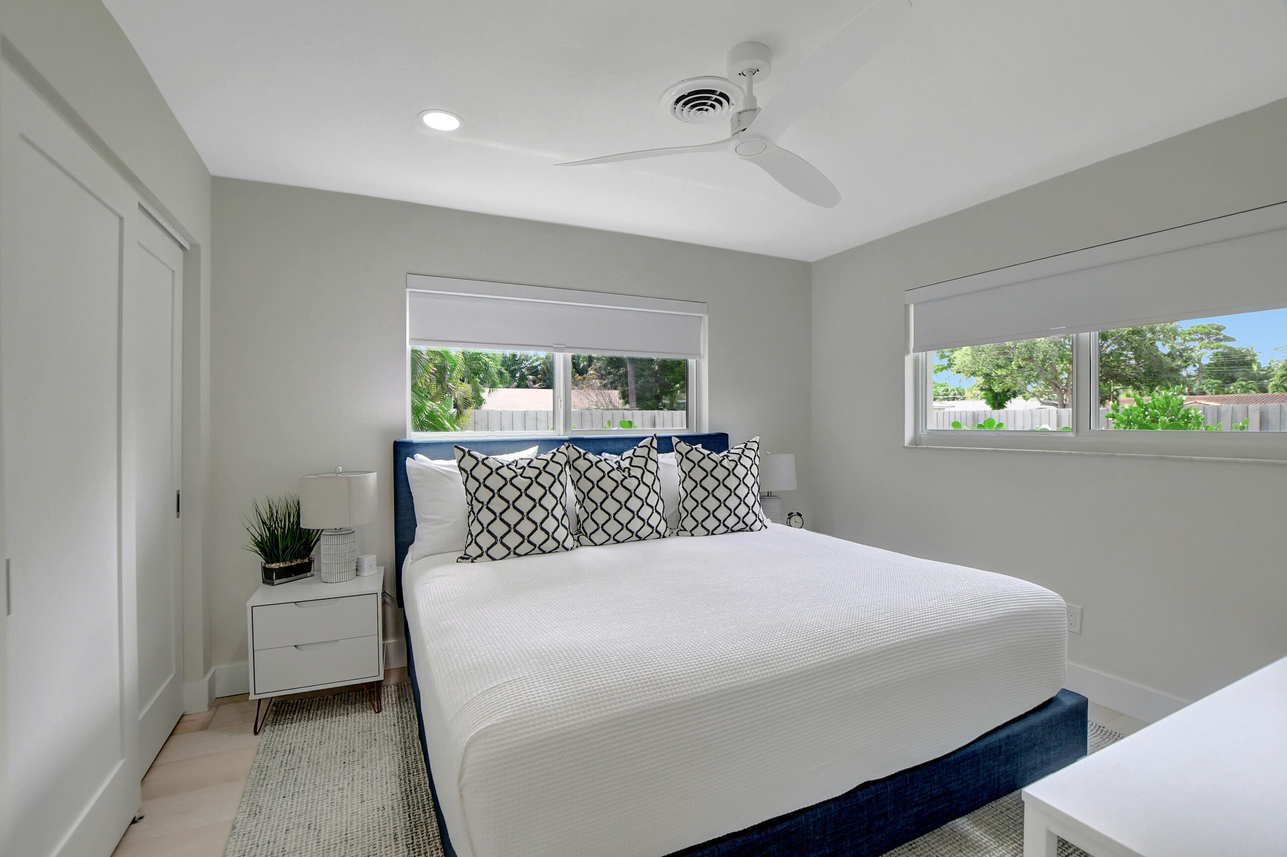 702 SW 27th Terrace