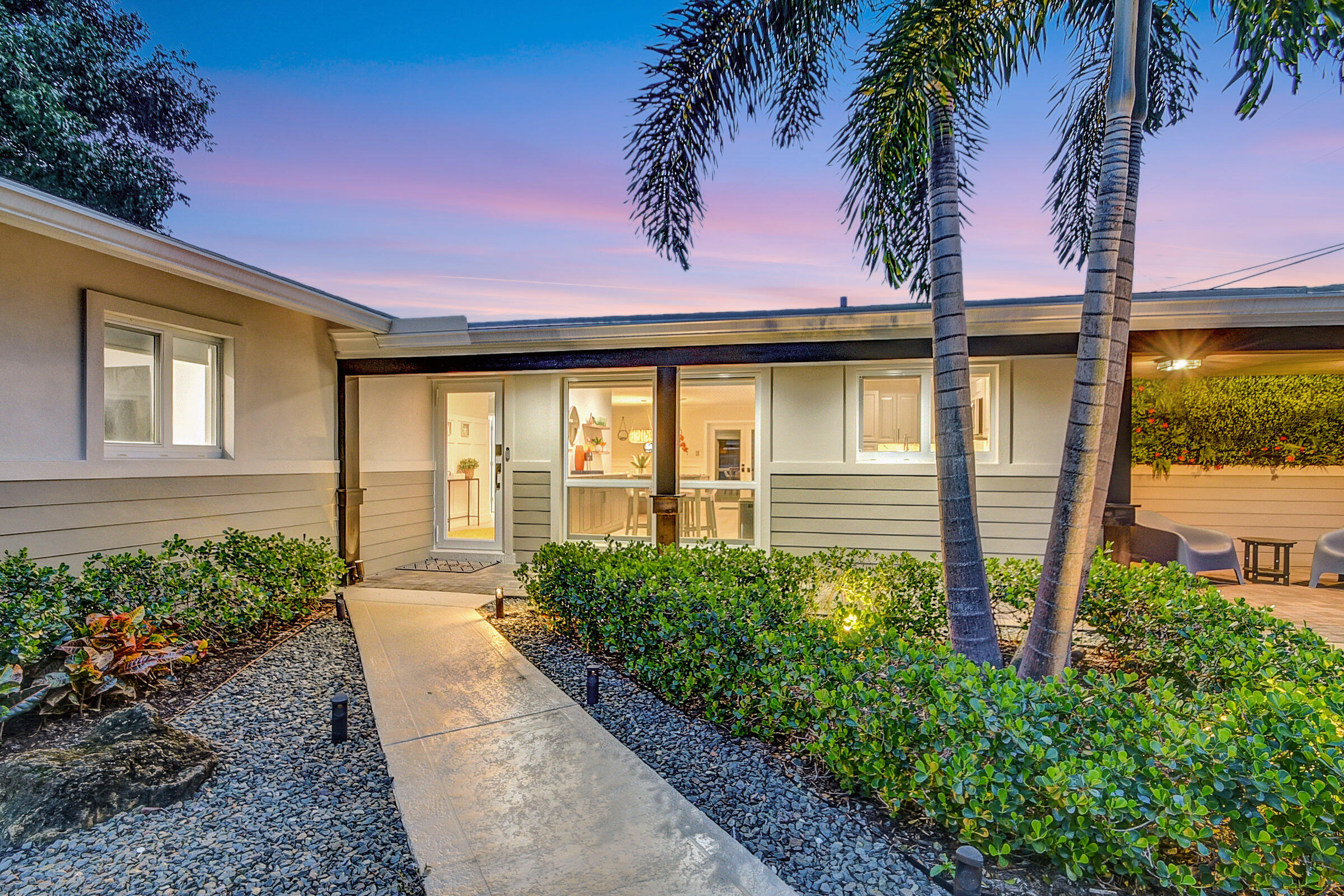 702 SW 27th Terrace