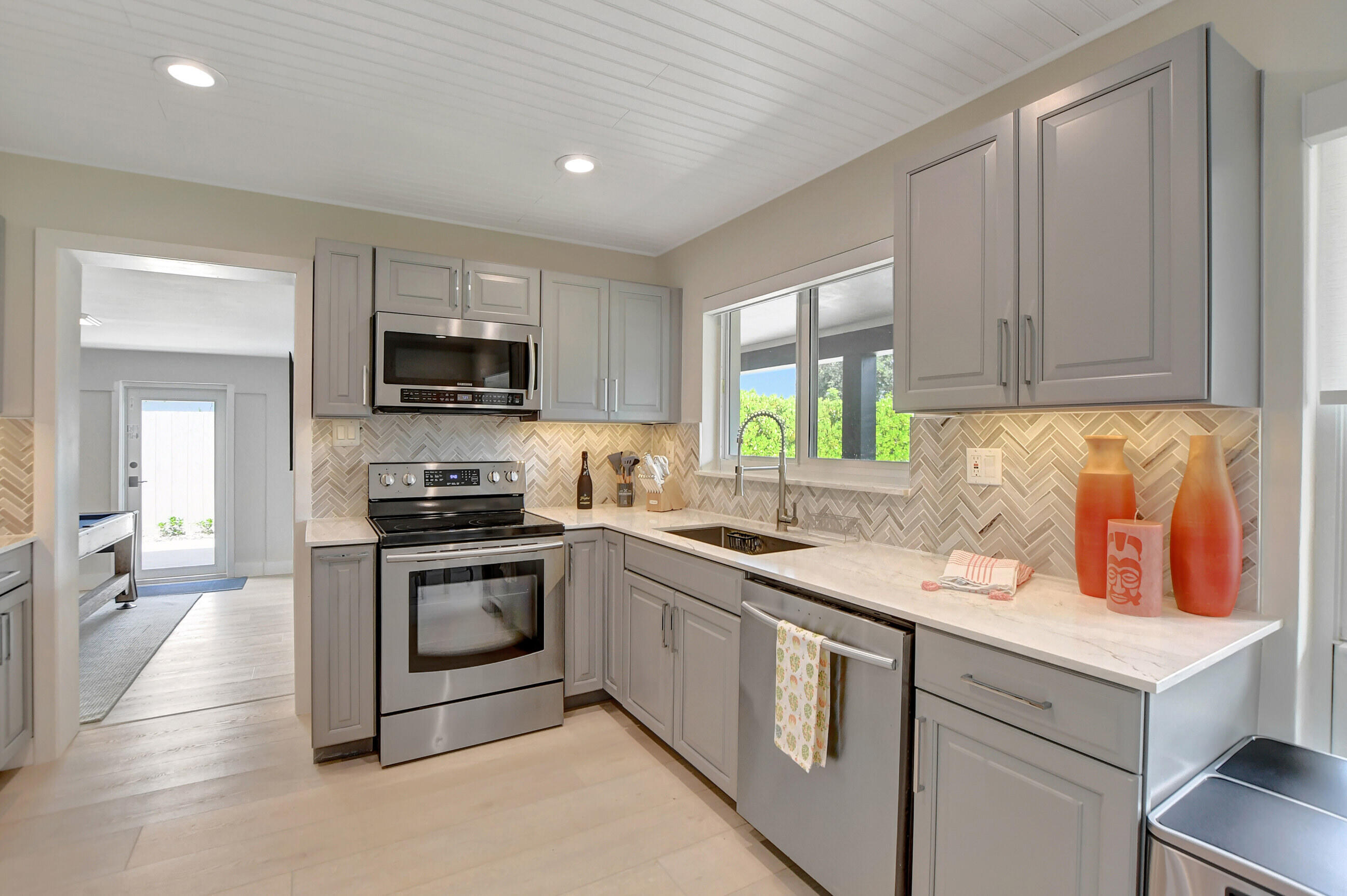 702 SW 27th Terrace
