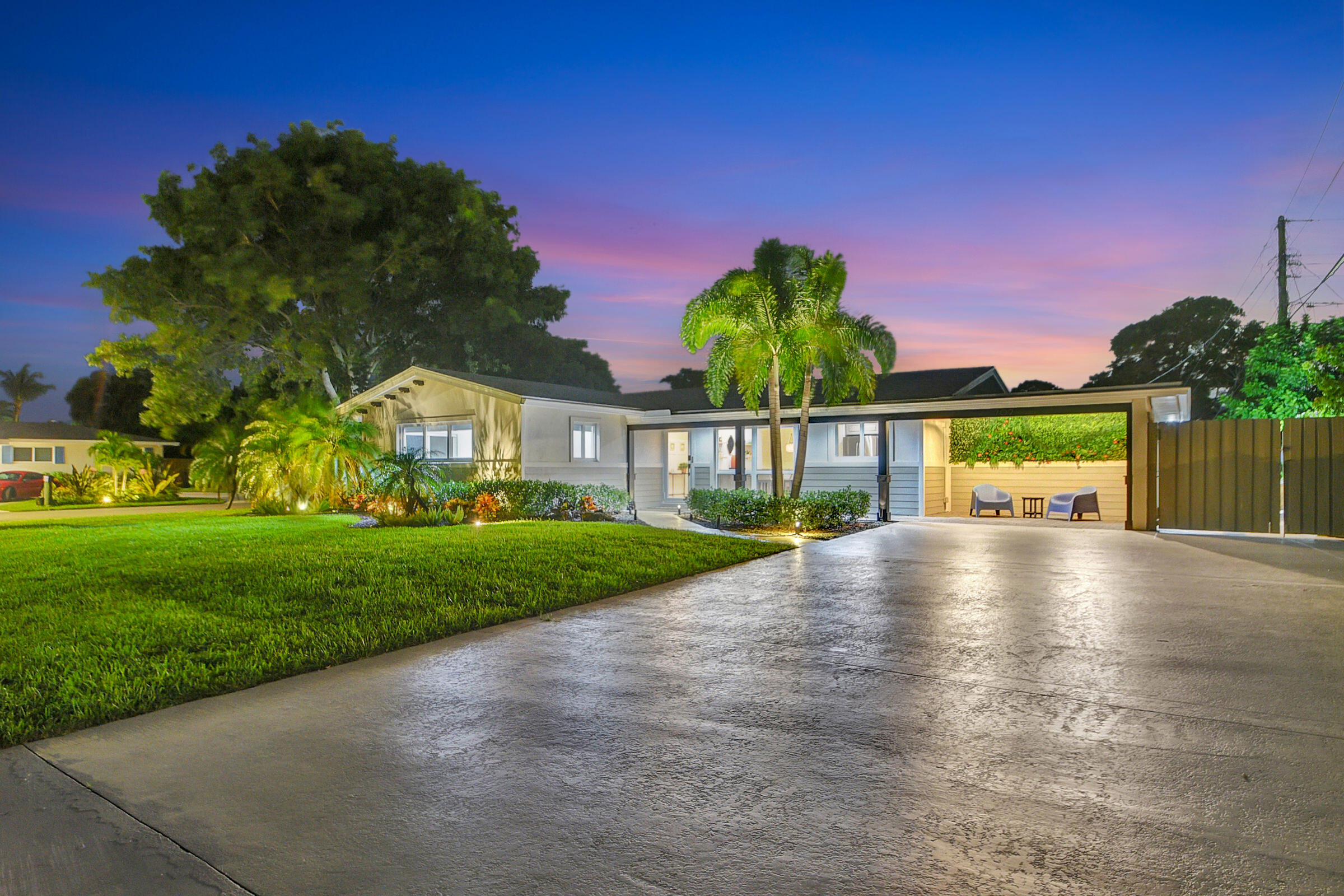 702 SW 27th Terrace