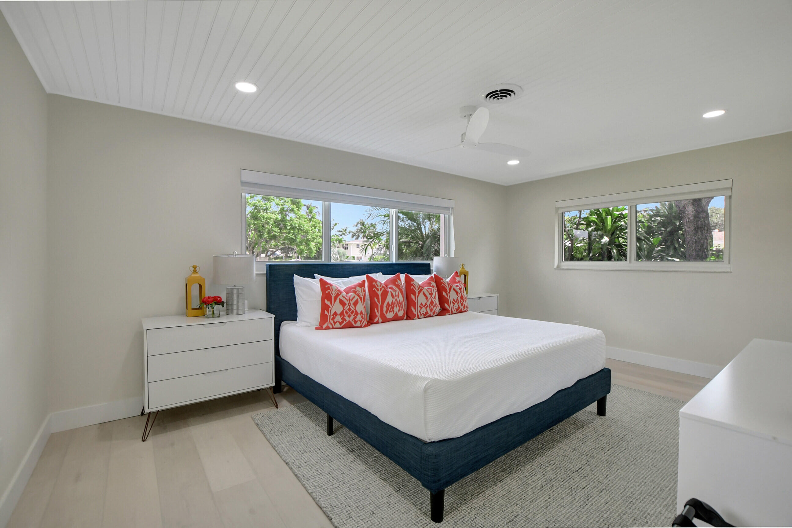 702 SW 27th Terrace