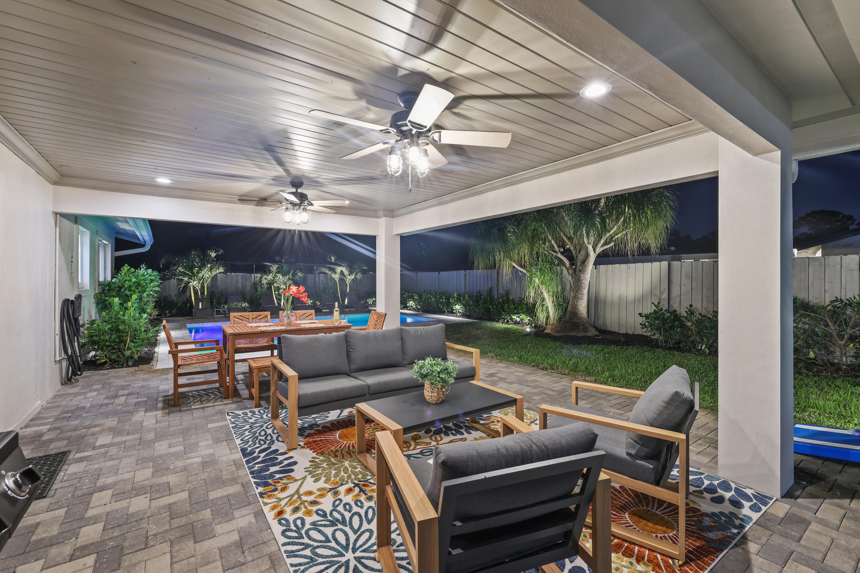 702 SW 27th Terrace