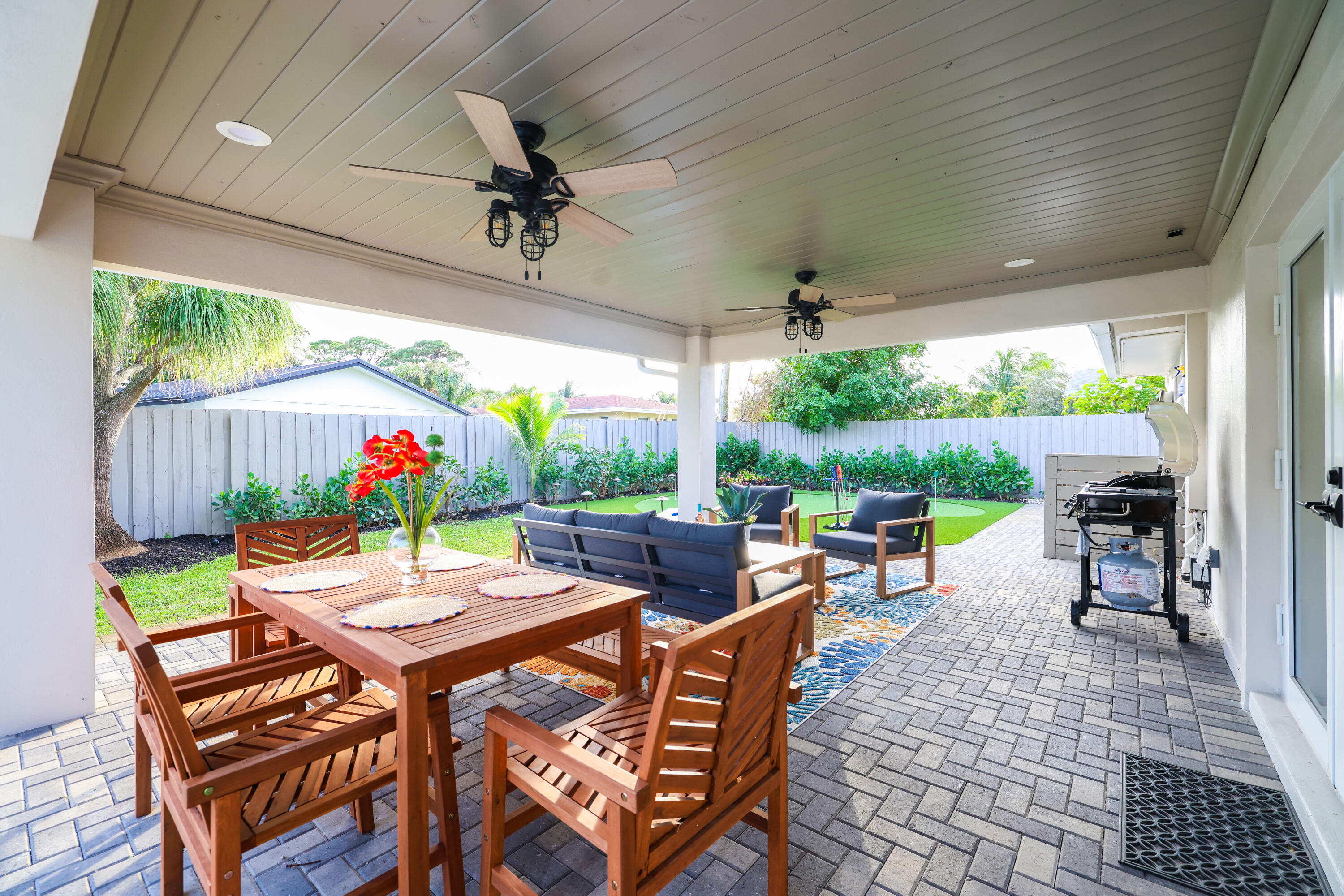 702 SW 27th Terrace