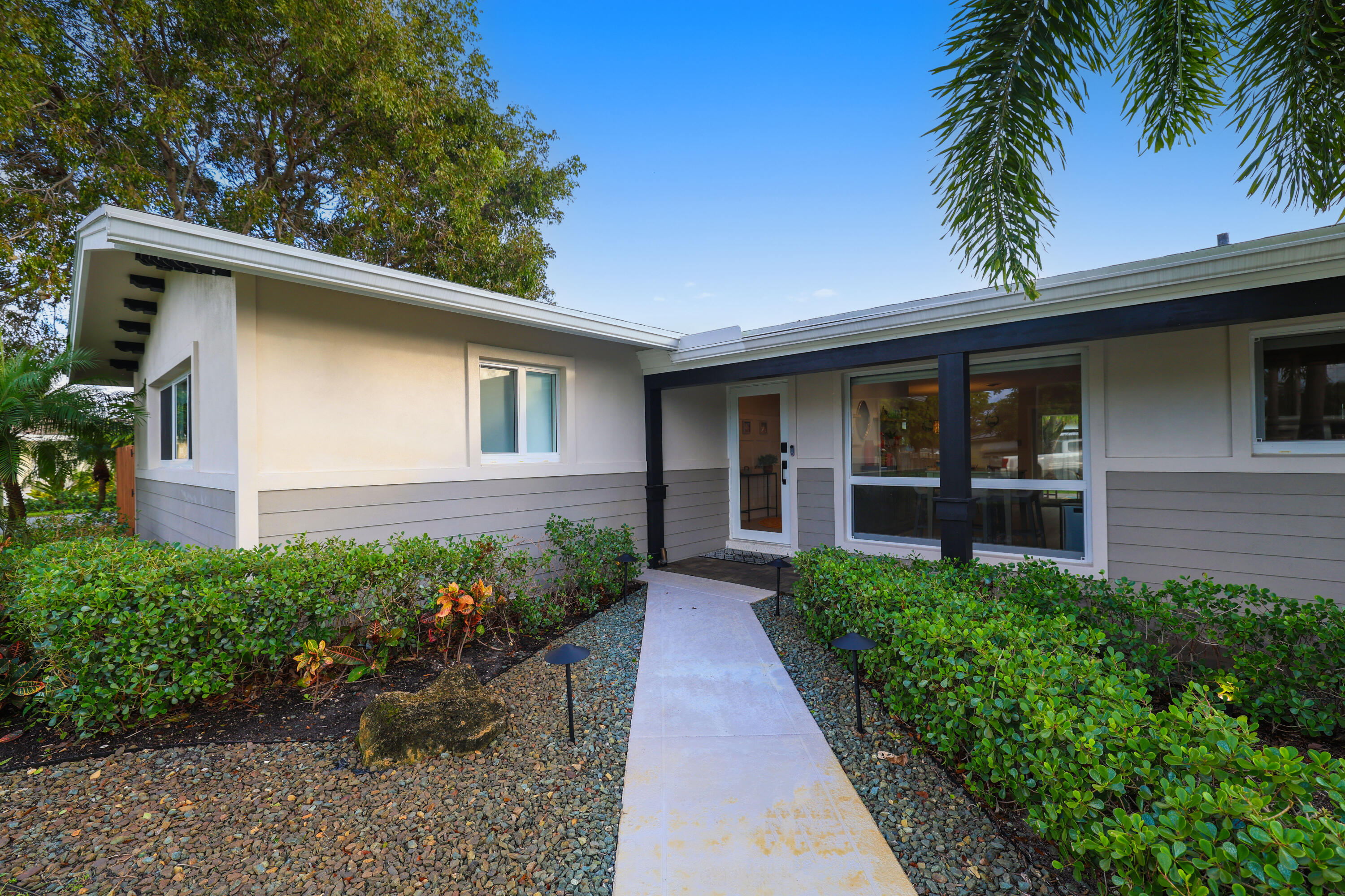 702 SW 27th Terrace