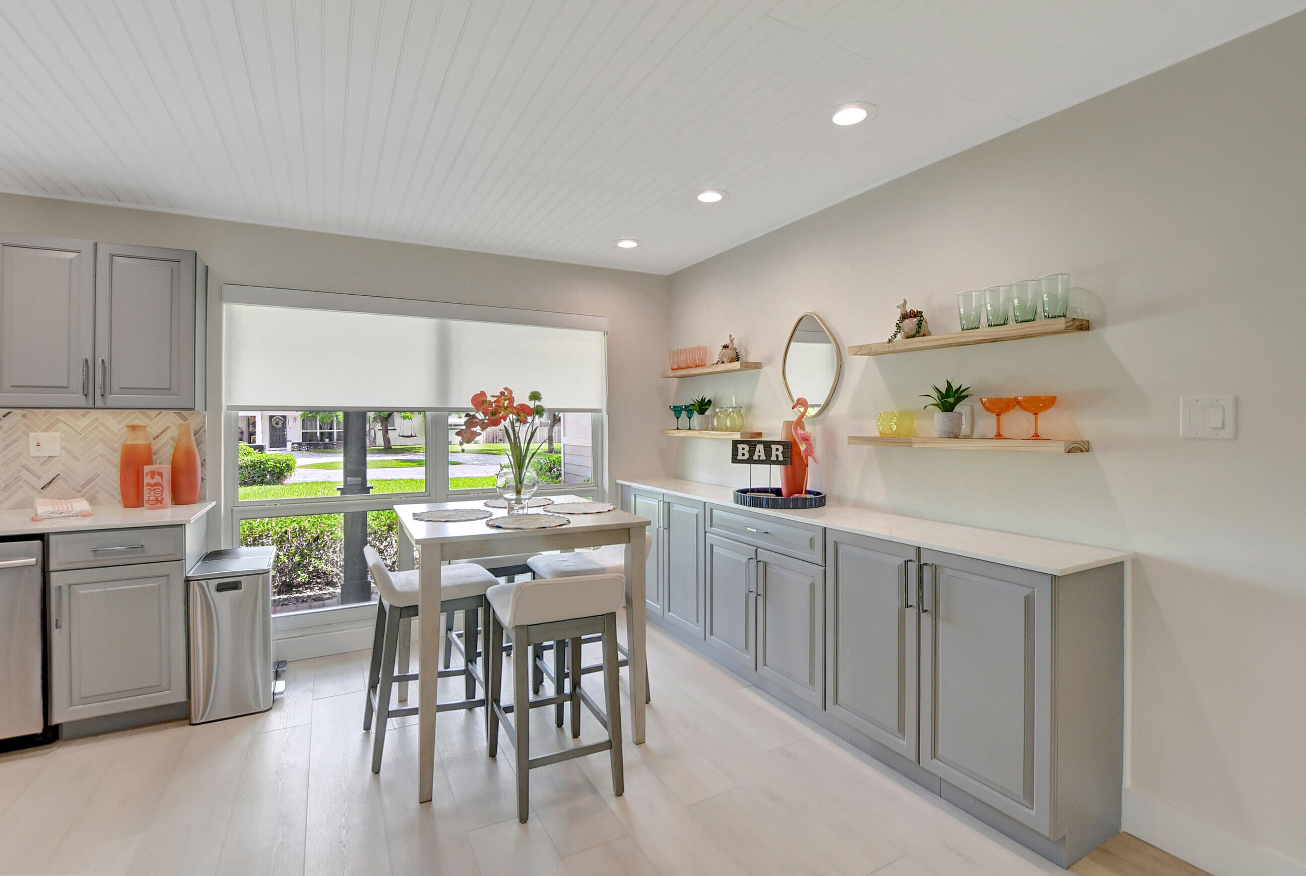 702 SW 27th Terrace