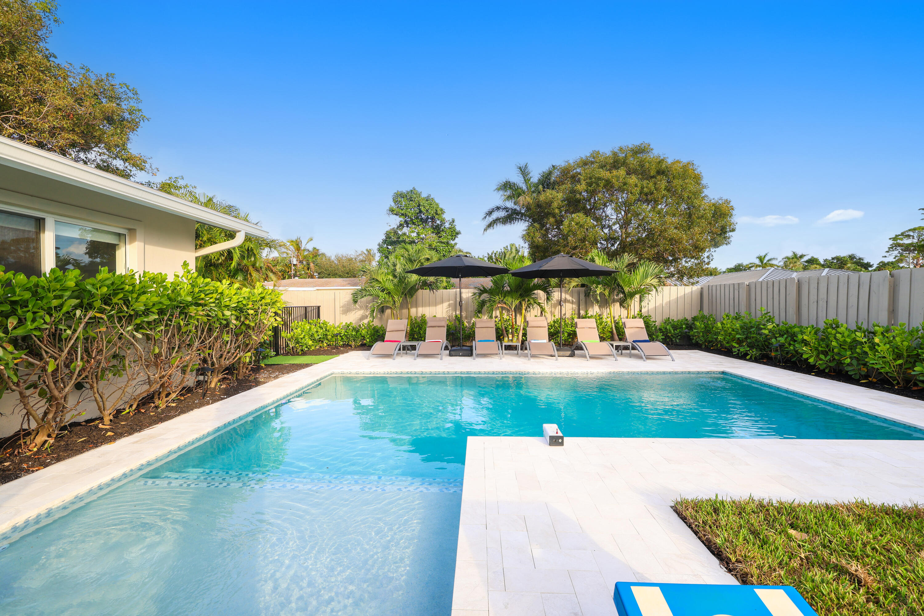 702 SW 27th Terrace