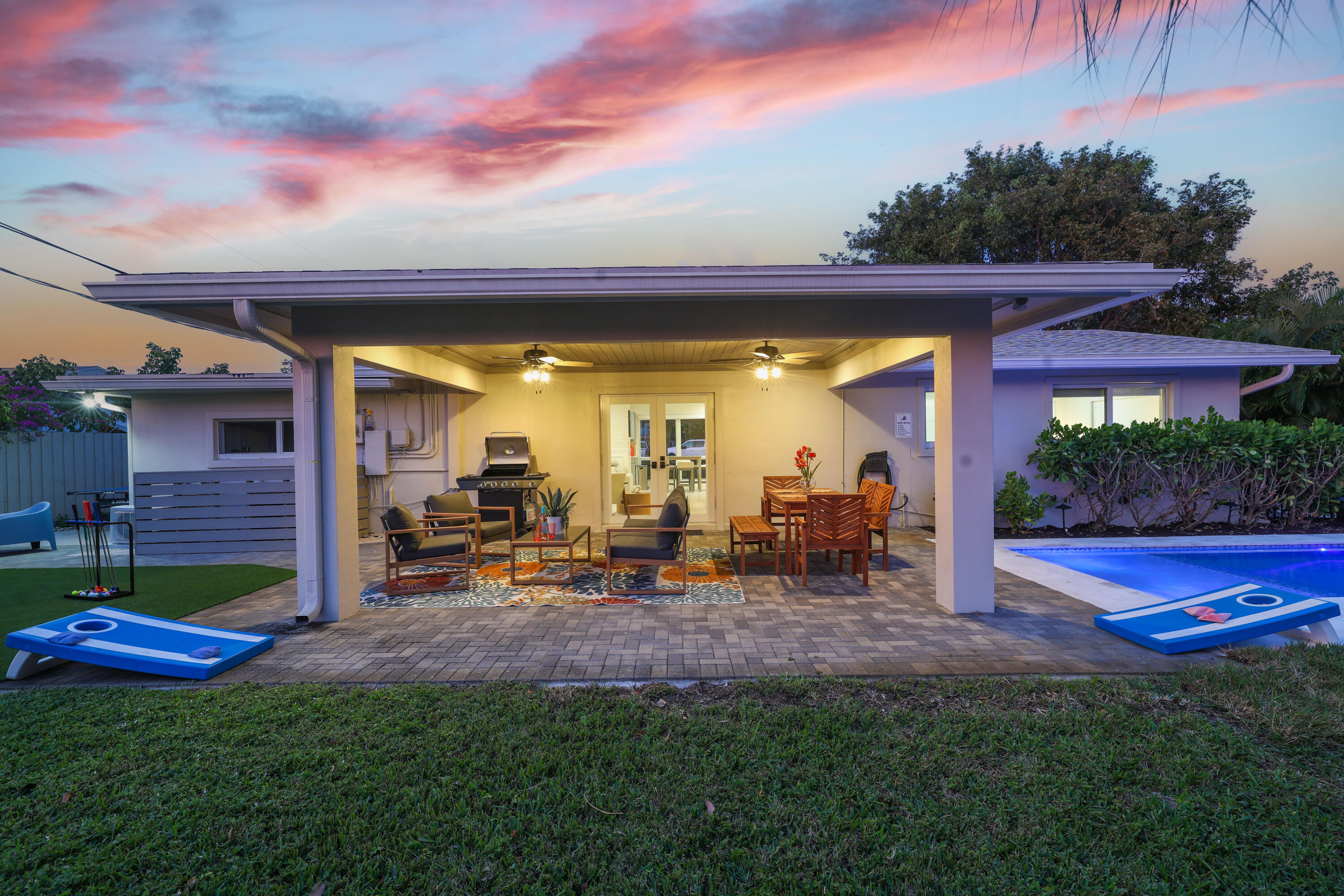 702 SW 27th Terrace