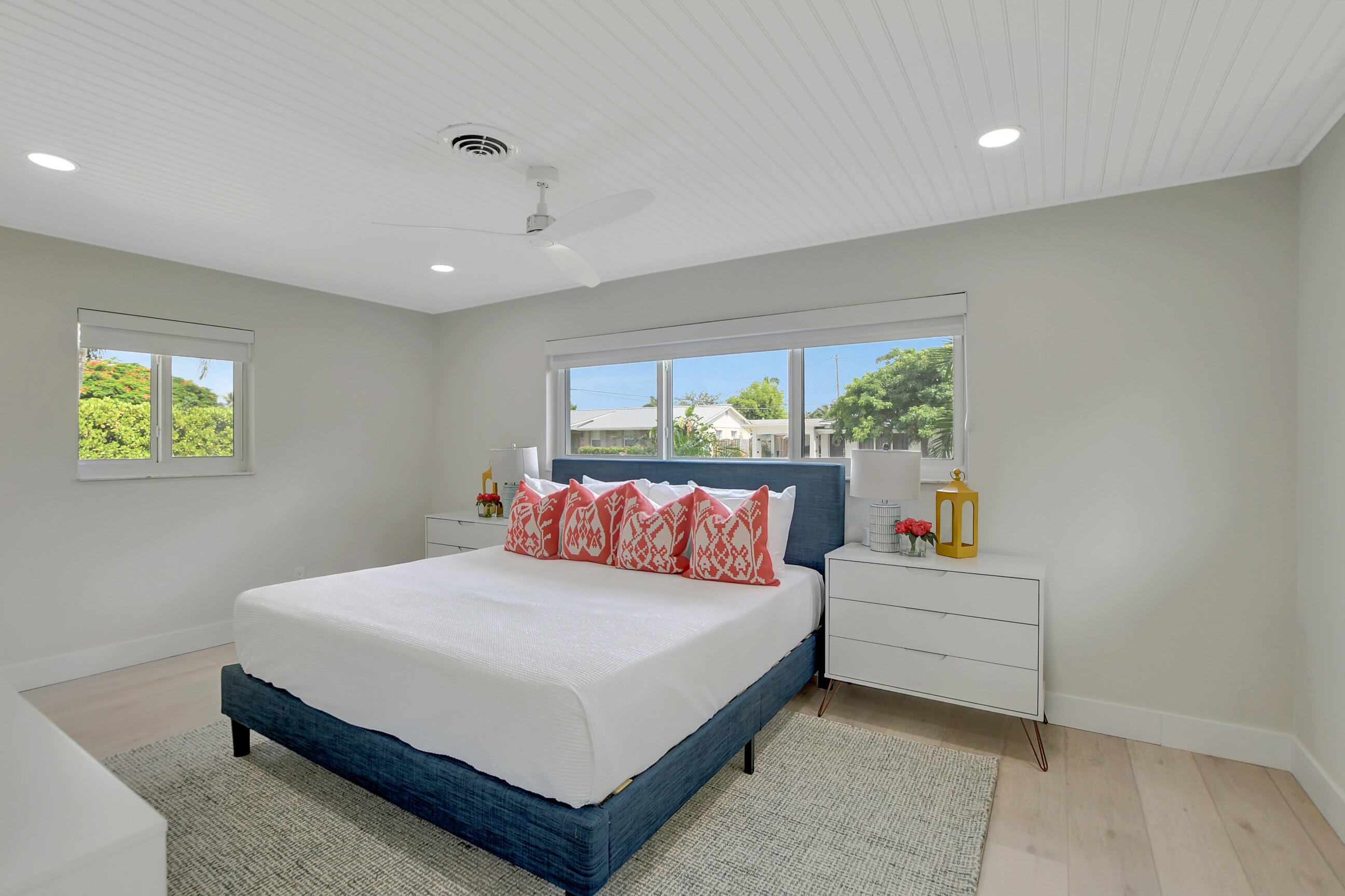 702 SW 27th Terrace
