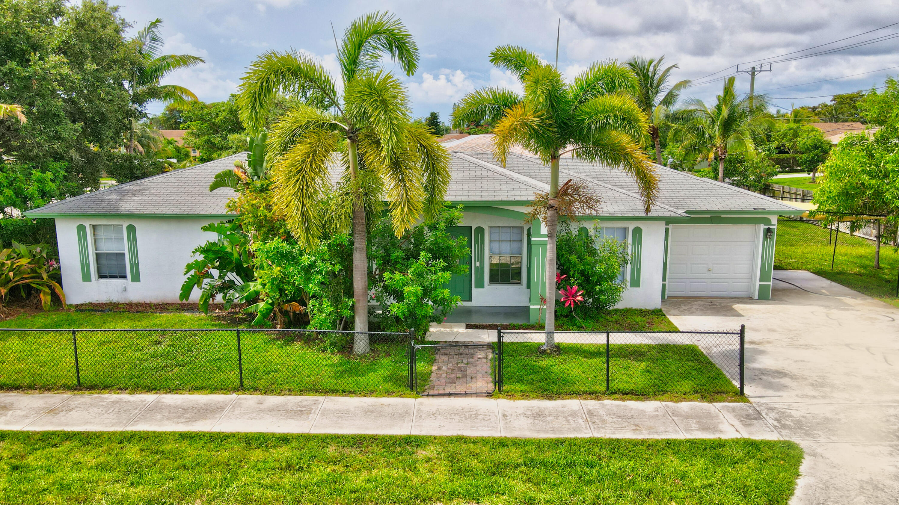 102 SW 13th Avenue
