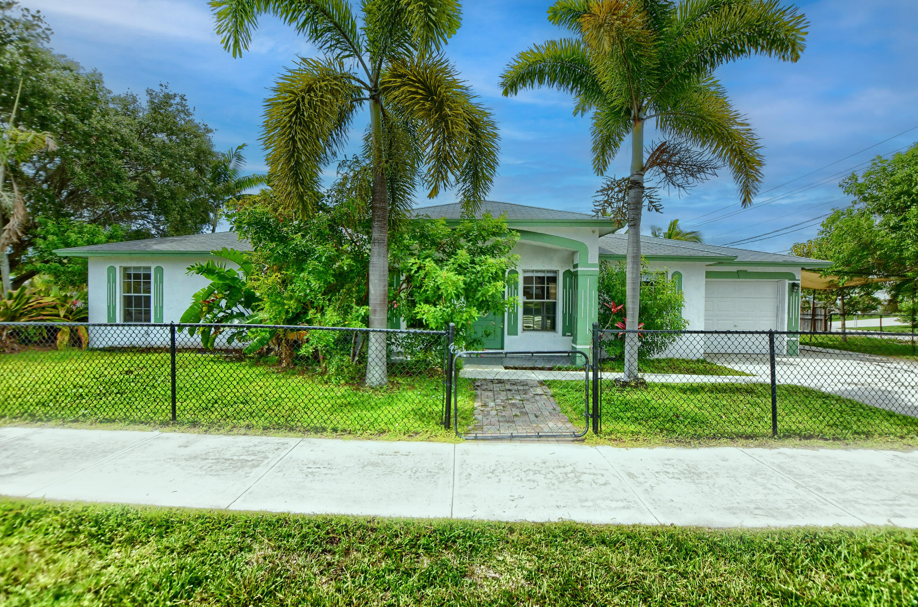 102 SW 13th Avenue