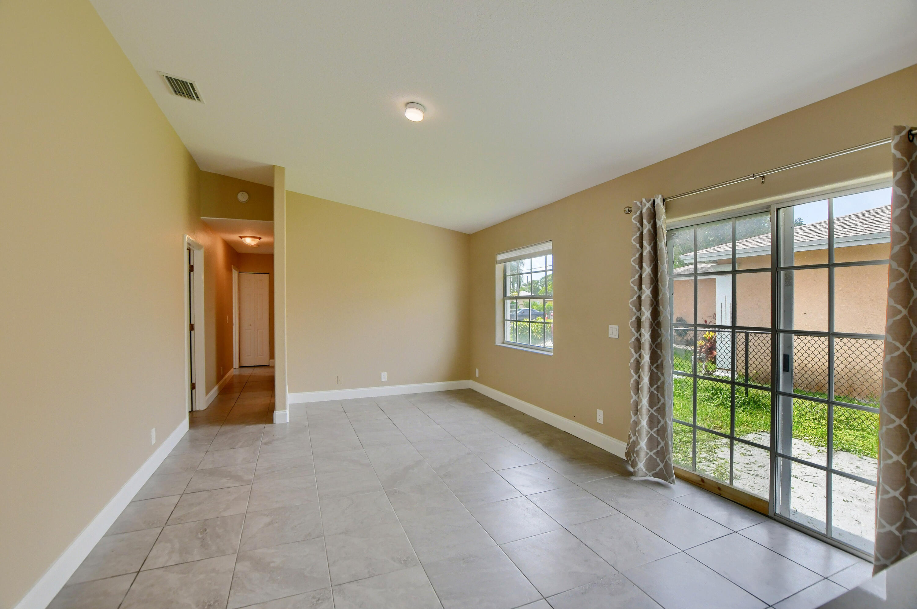 102 SW 13th Avenue