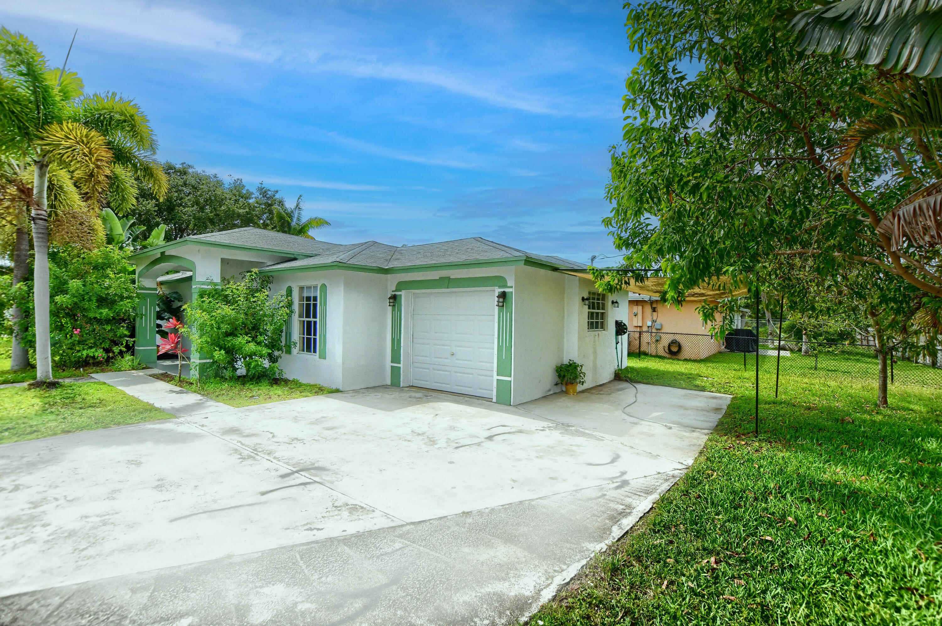 102 SW 13th Avenue