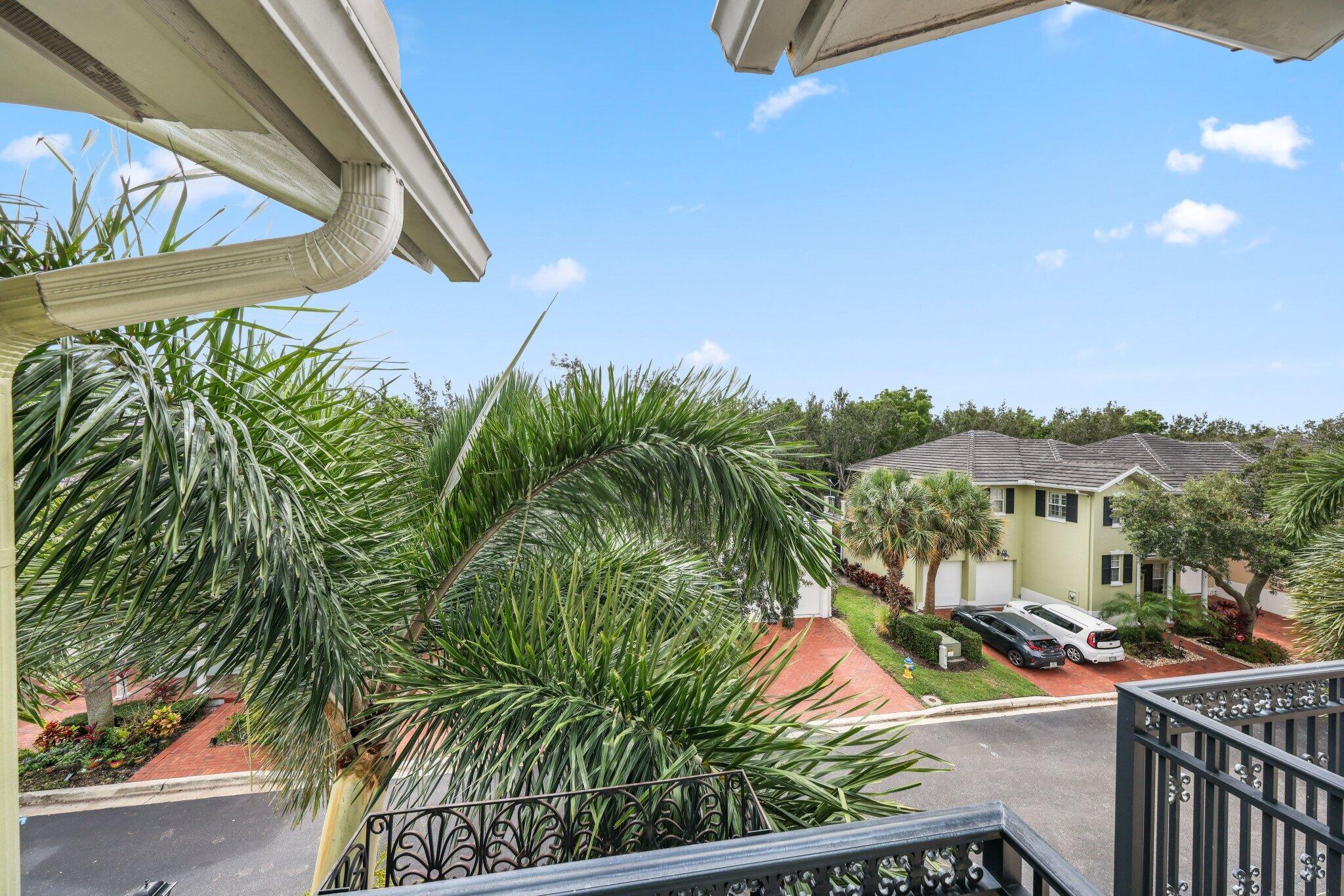 1032 E Heritage Club Circle