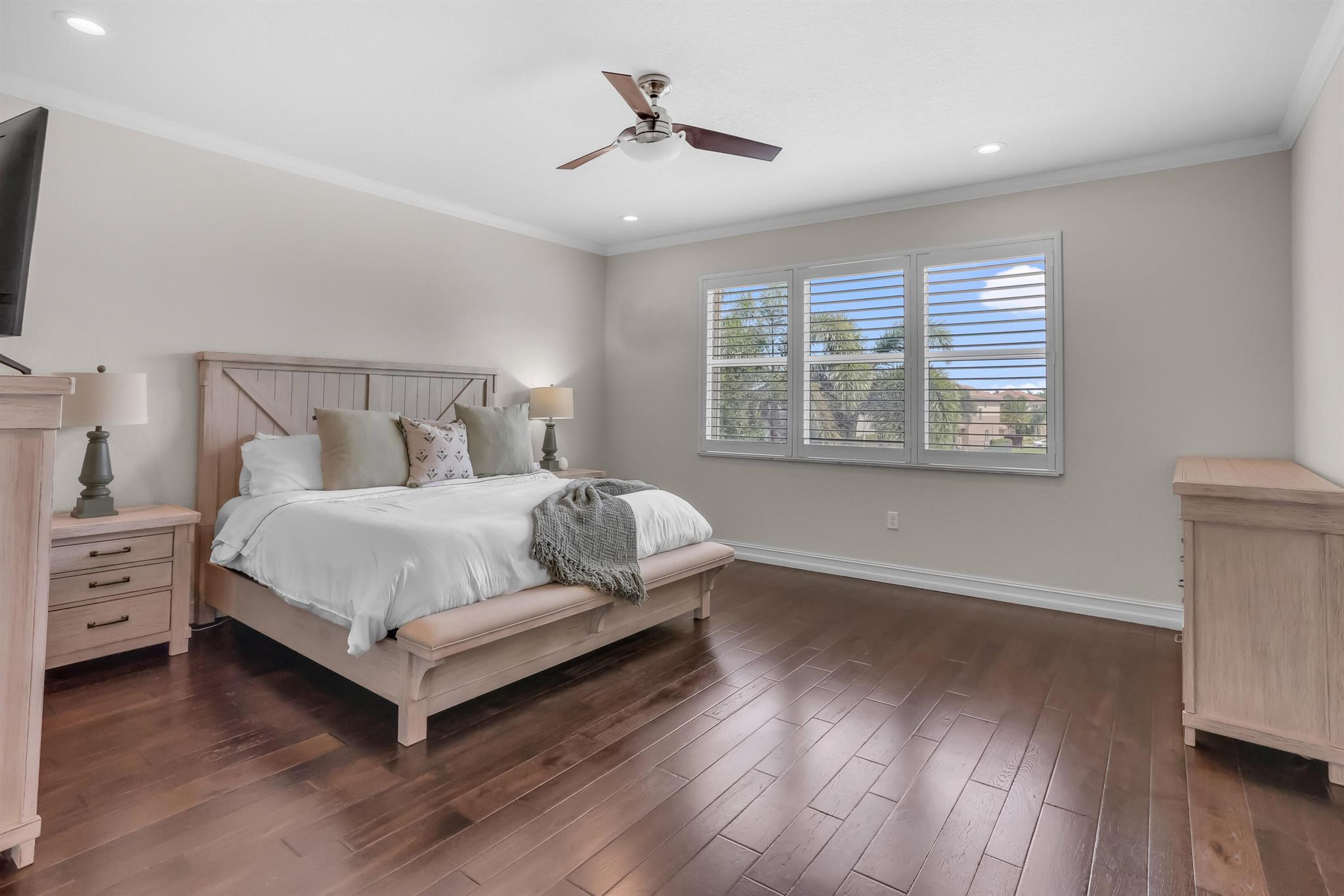 8489 Serena Creek Avenue