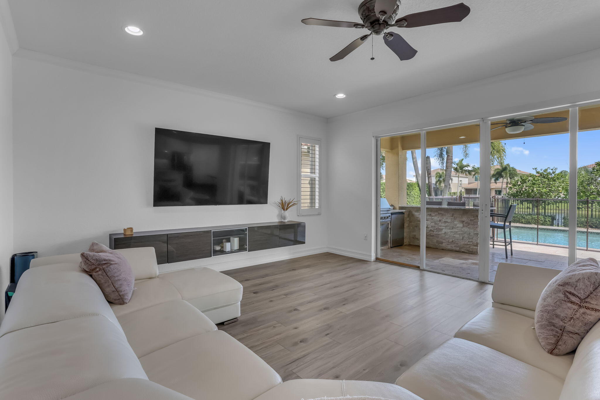 8489 Serena Creek Avenue