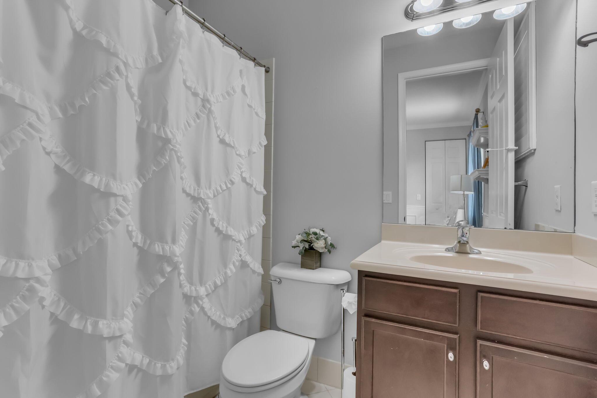 8489 Serena Creek Avenue