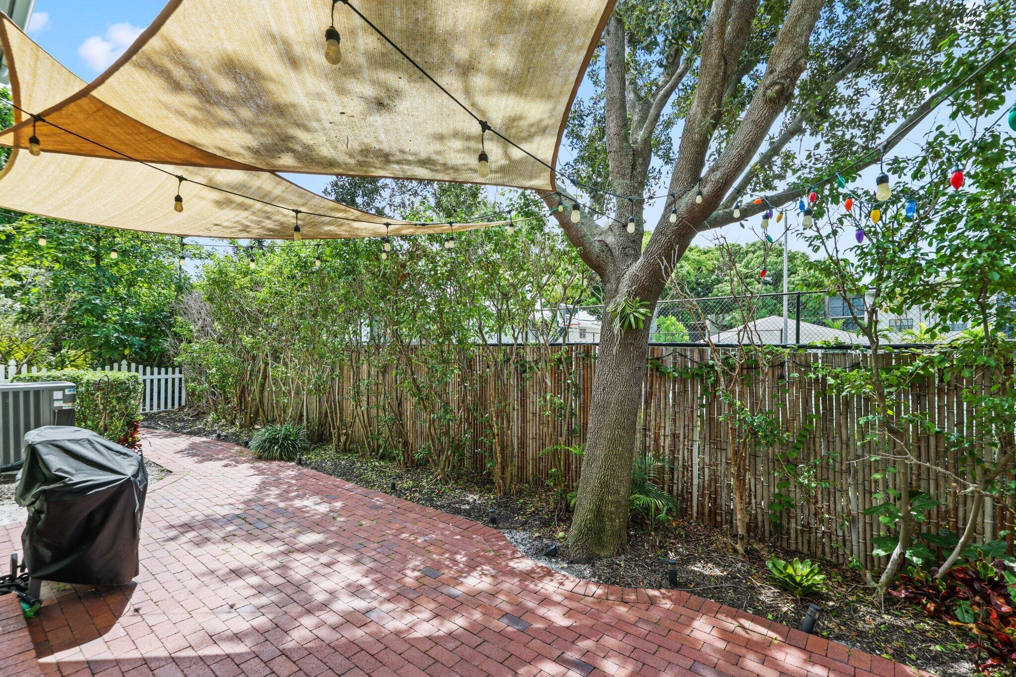 1036 W Heritage Club Circle