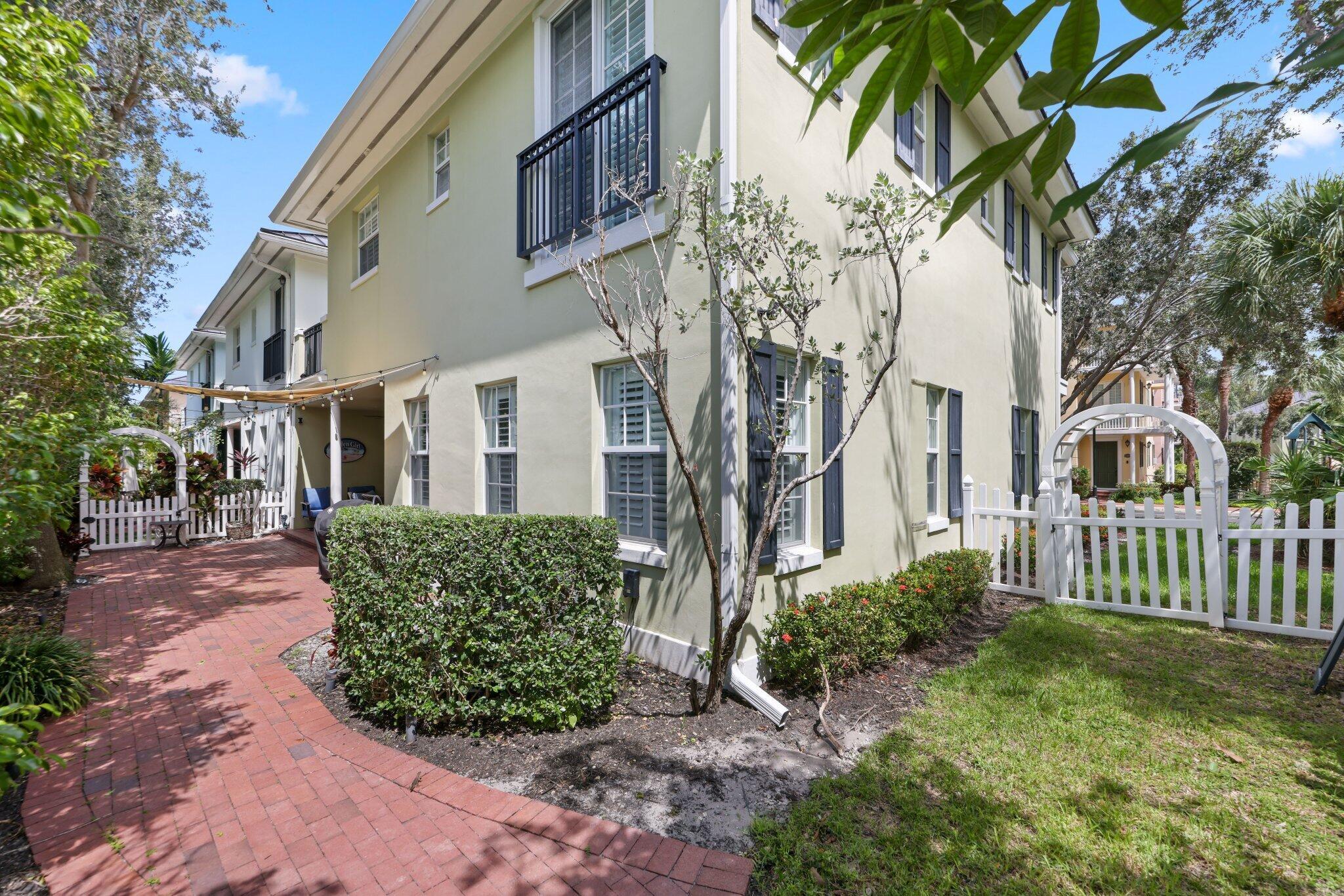 1036 W Heritage Club Circle