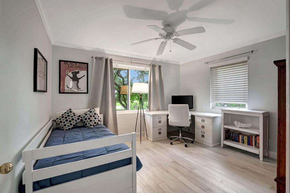 222 S Seacrest Circle