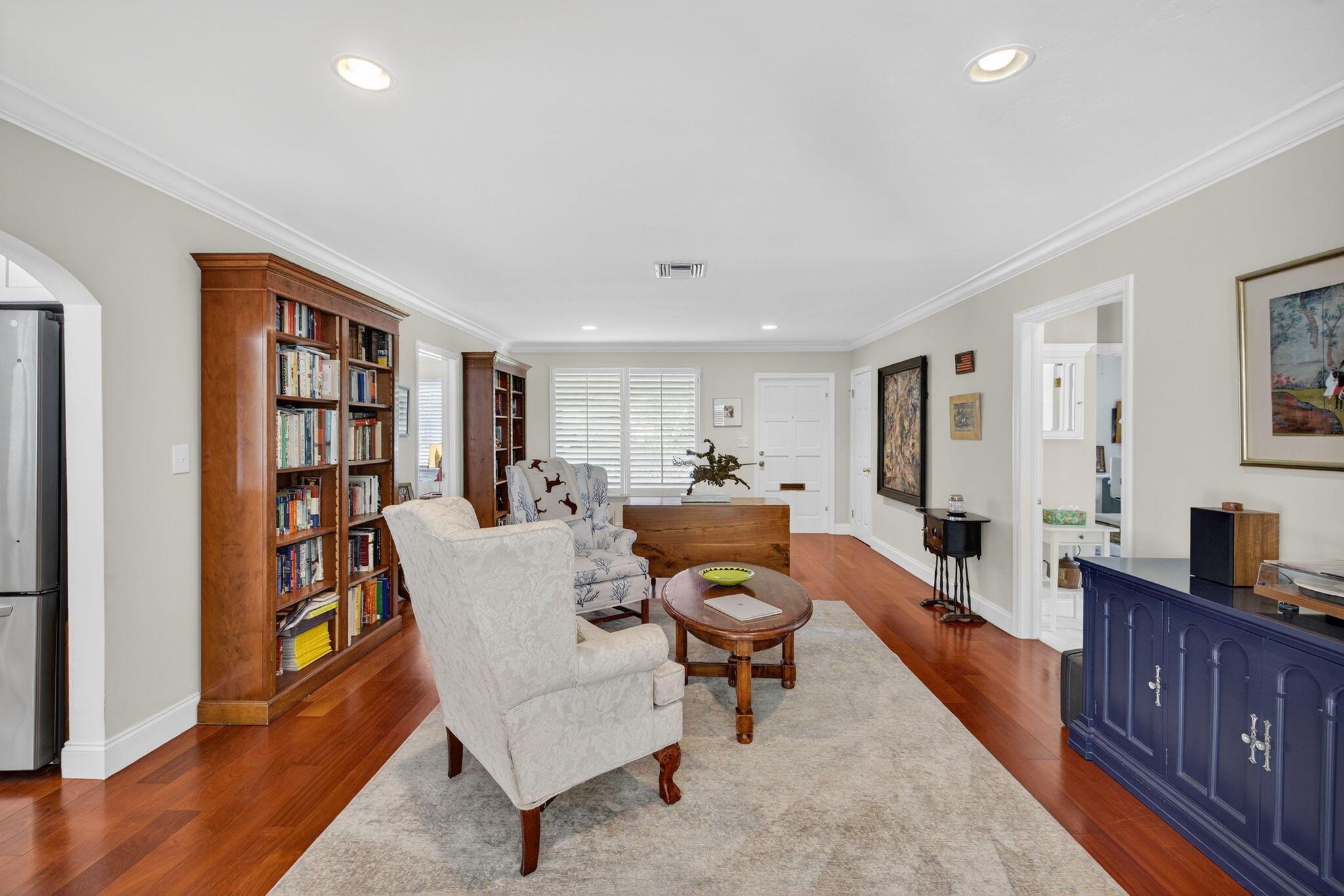 222 S Seacrest Circle