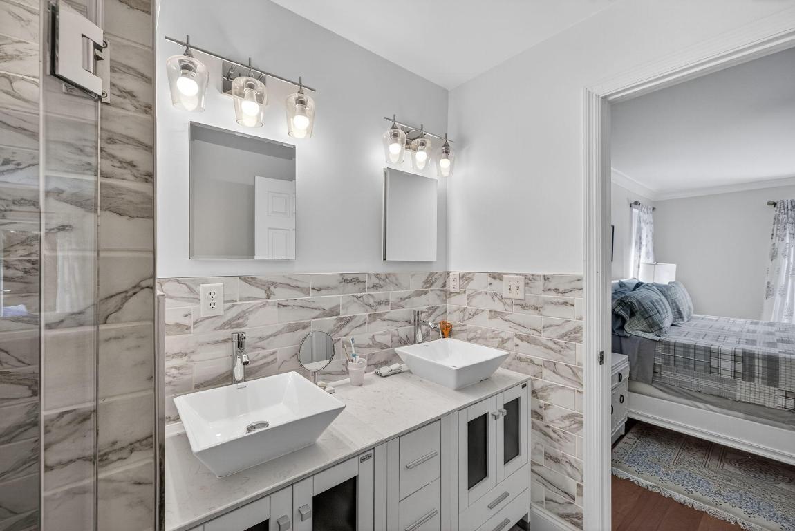 222 S Seacrest Circle