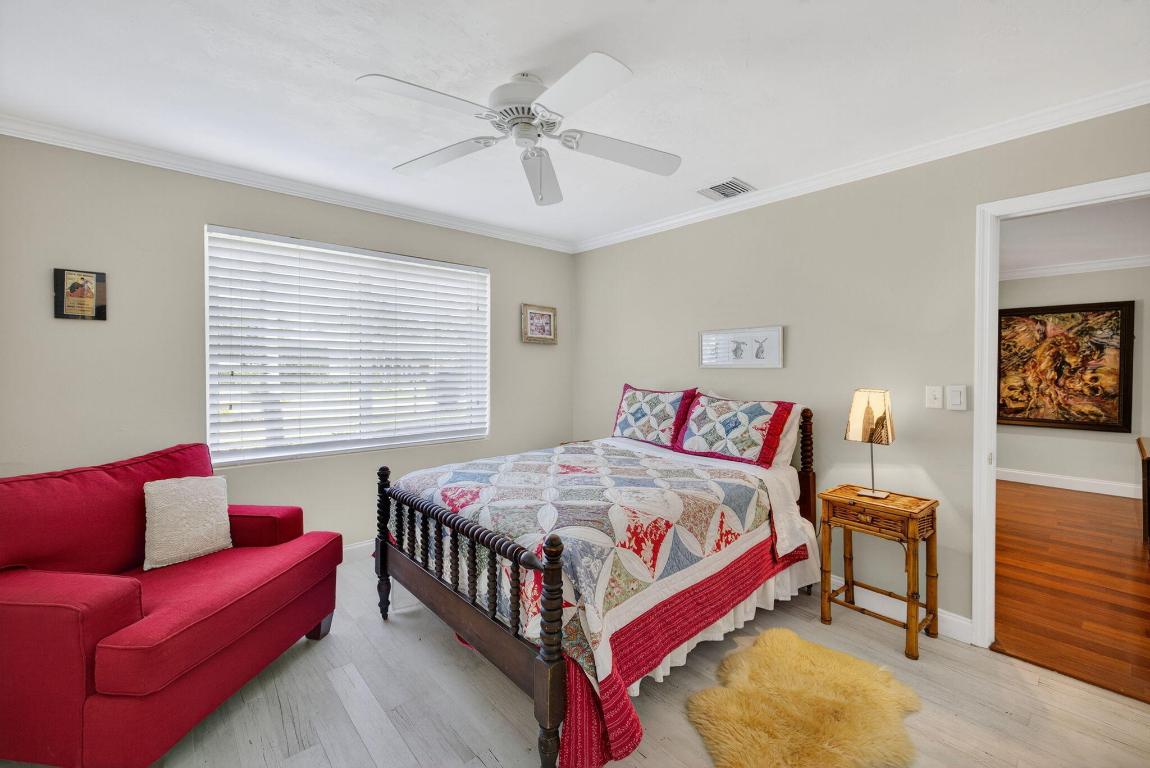 222 S Seacrest Circle