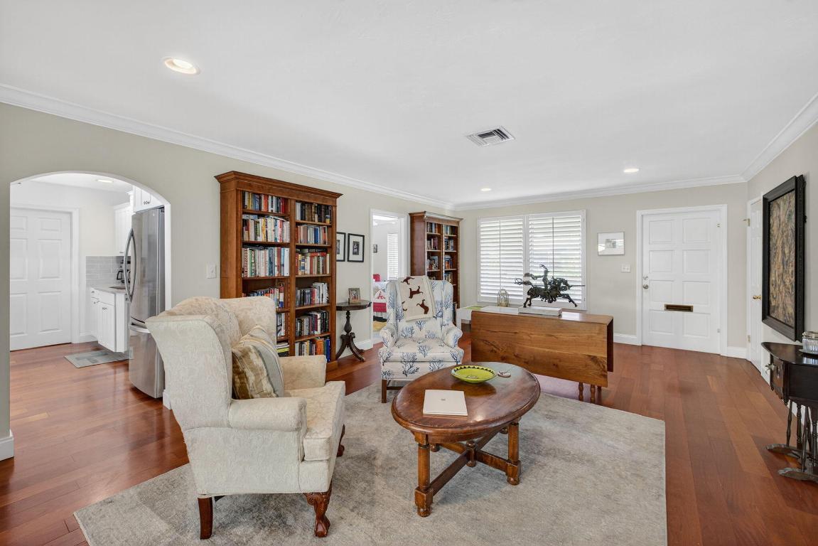 222 S Seacrest Circle