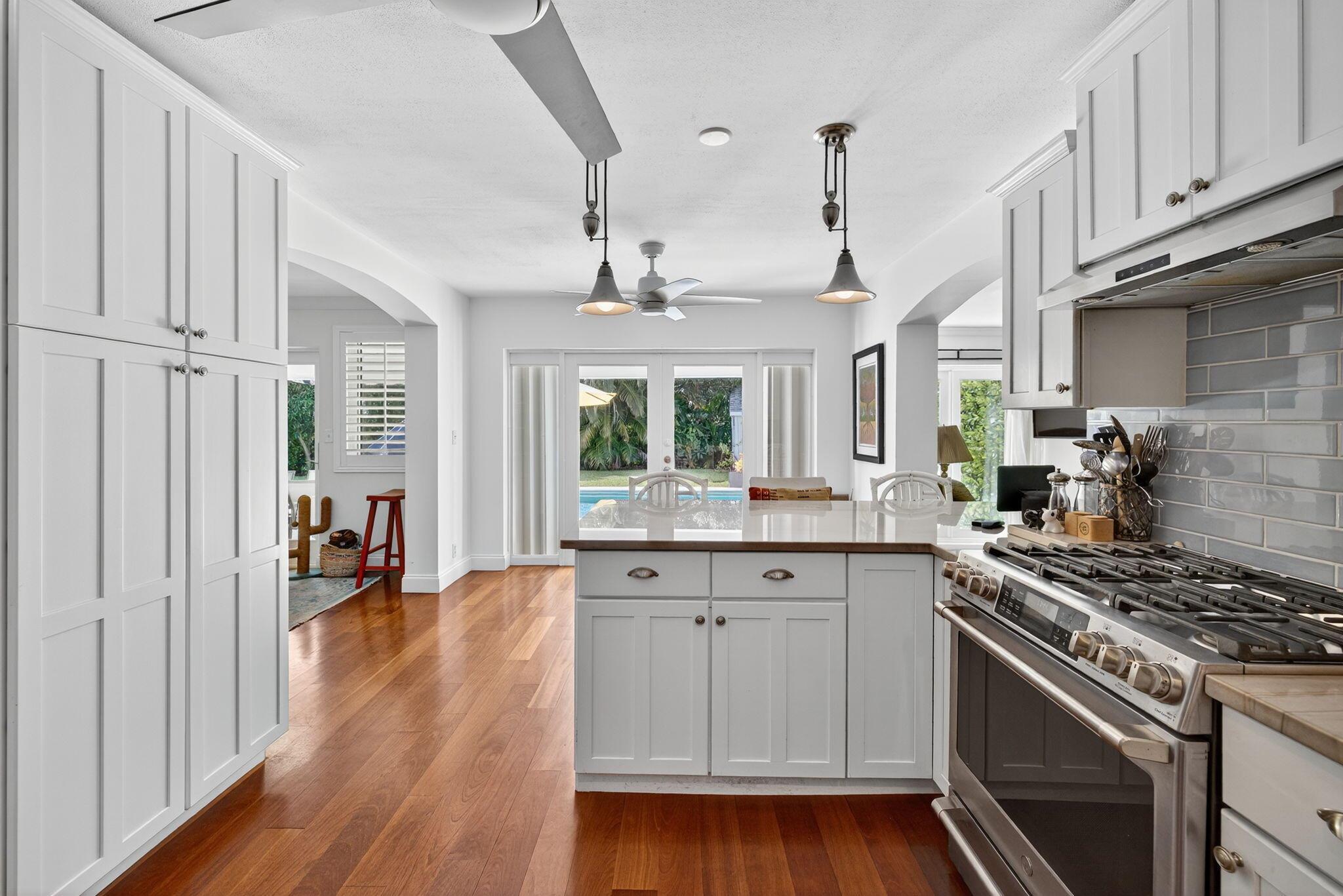 222 S Seacrest Circle