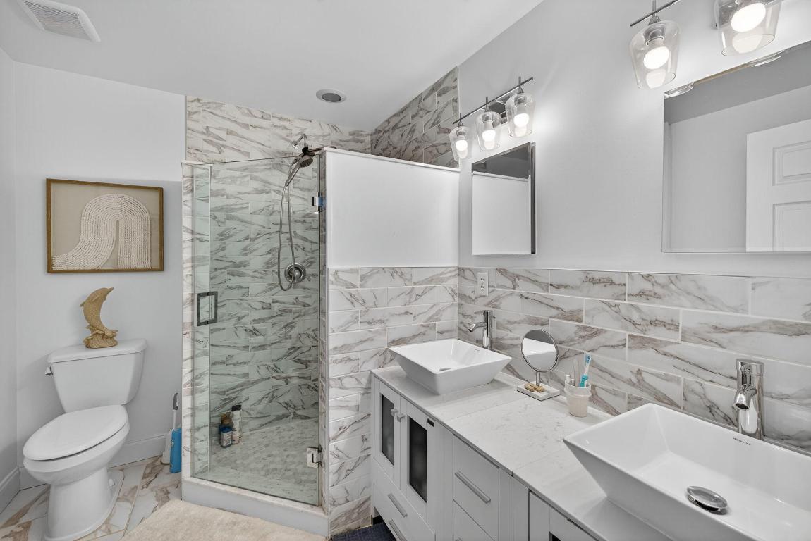 222 S Seacrest Circle