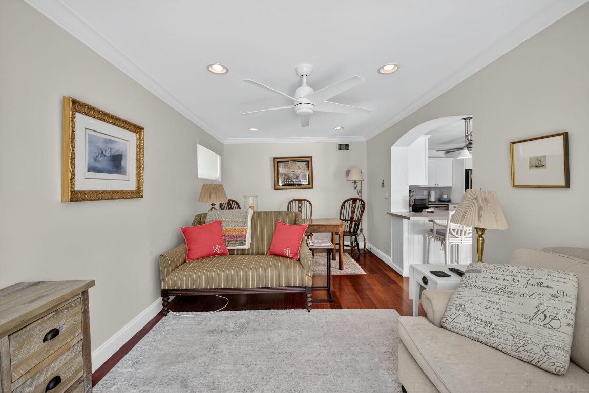 222 S Seacrest Circle