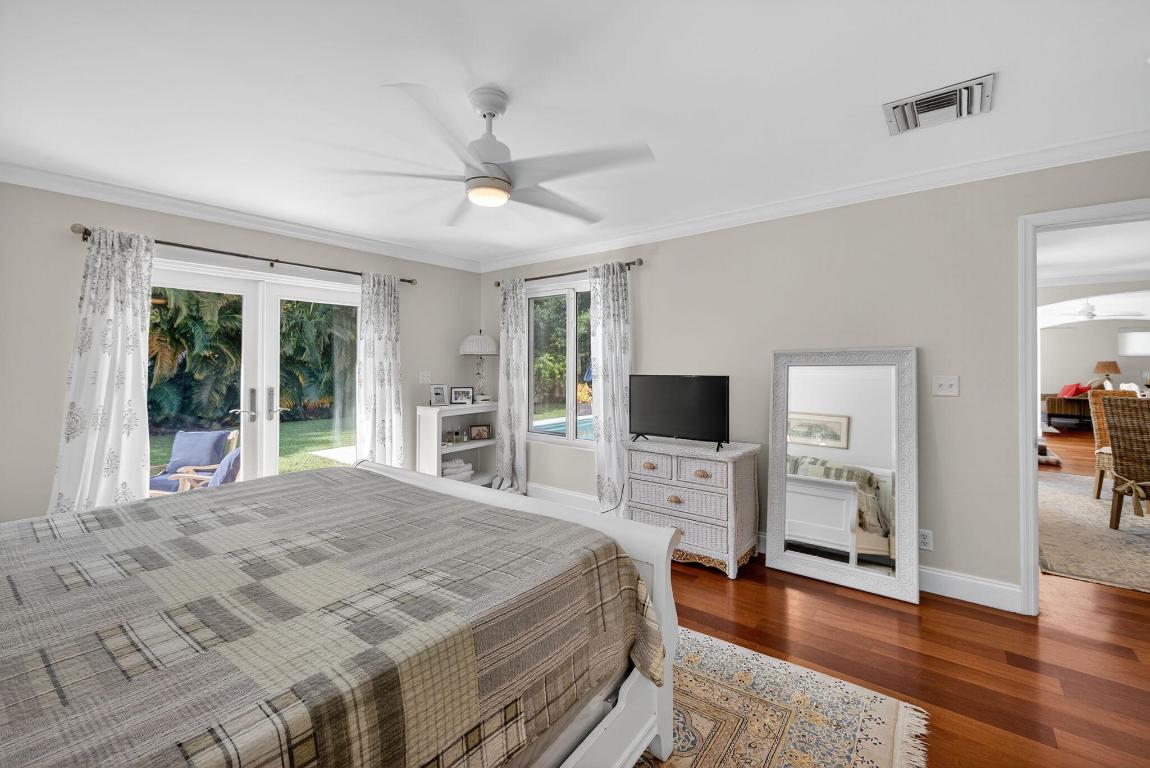 222 S Seacrest Circle