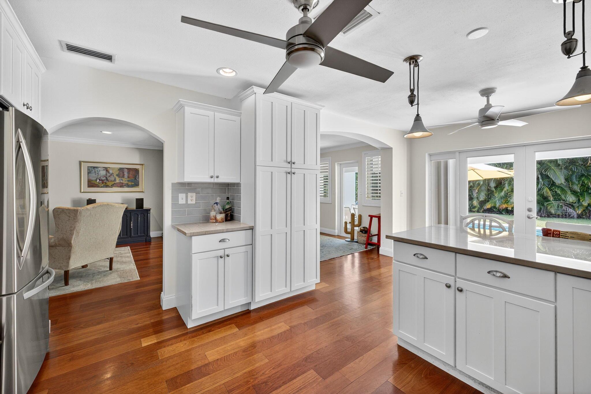 222 S Seacrest Circle