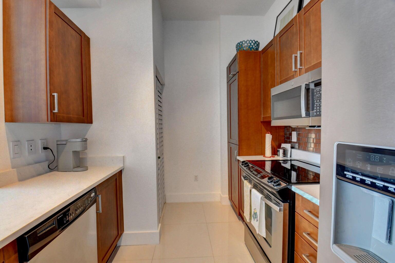 450 N Federal Highway Ph03