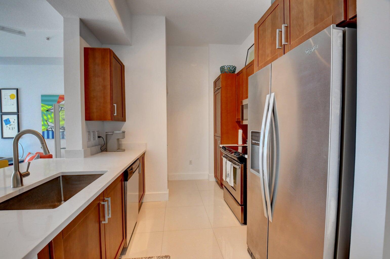 450 N Federal Highway Ph03