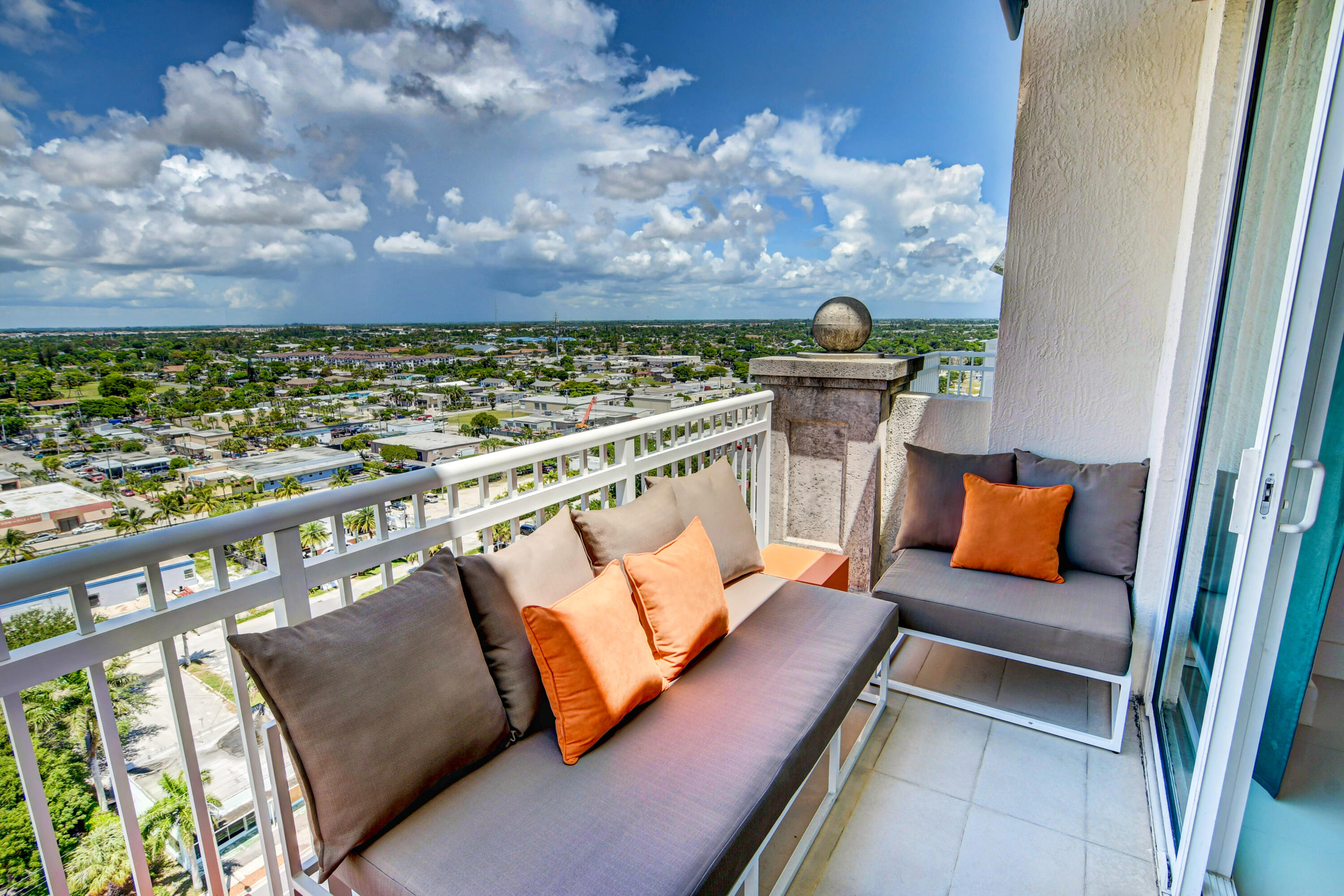 450 N Federal Highway Ph03