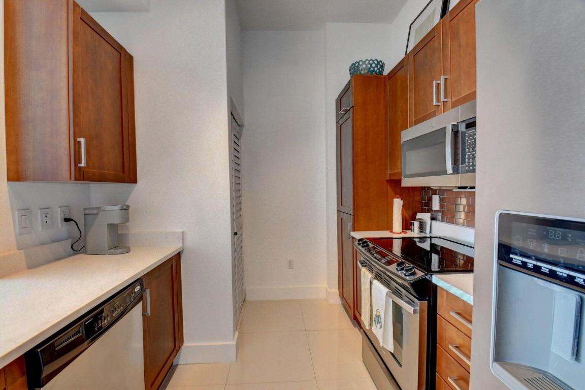 450 N Federal Highway Ph03